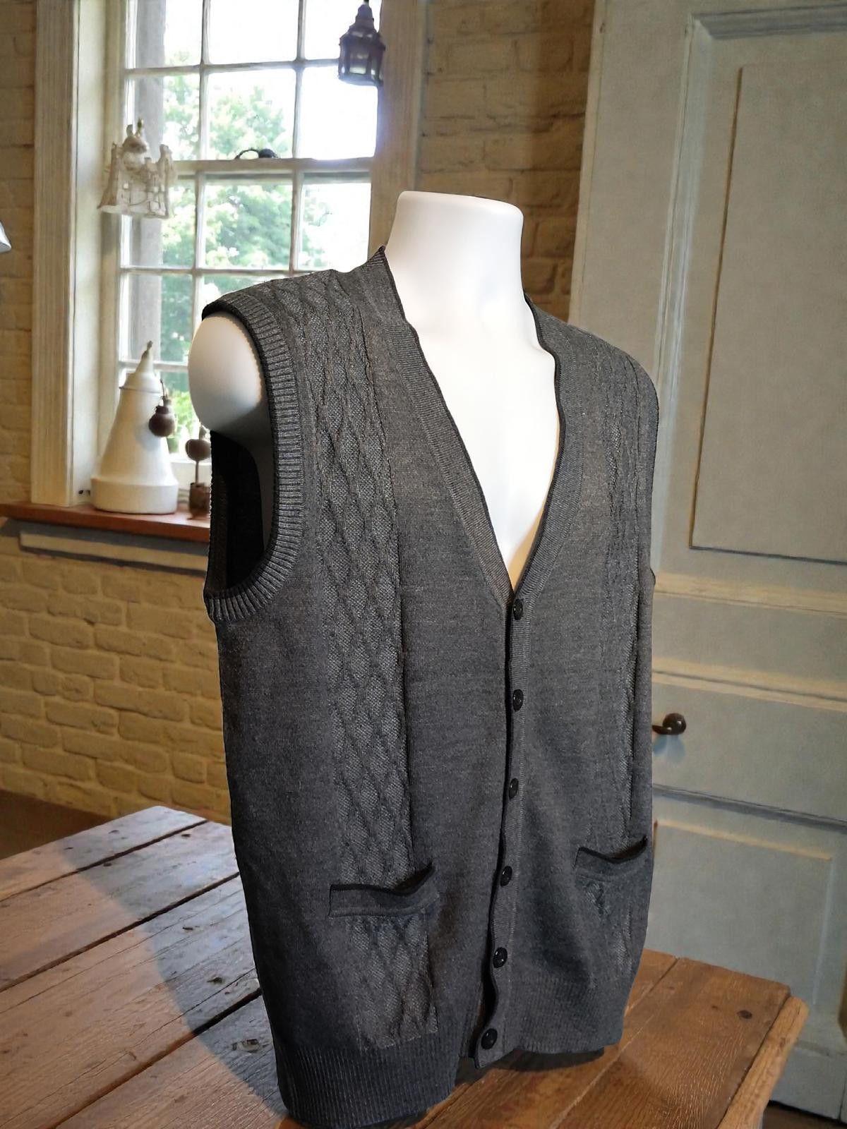 Other Zicac XL Knit Sweater Vest in Gray Size US XL / EU 56 / 4 - 4 Thumbnail
