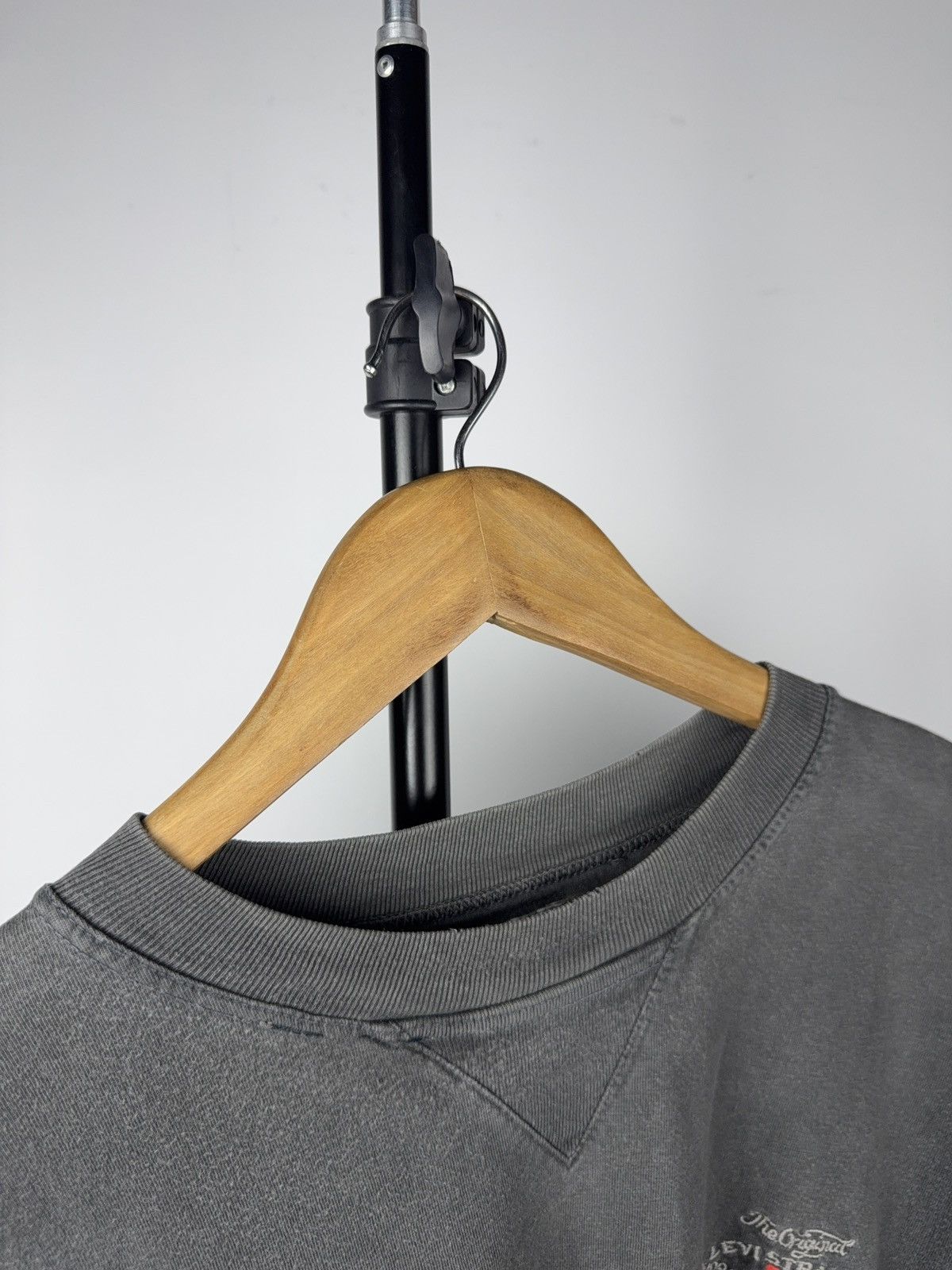 Levi's Vintage Clothing 00s Levi’s 501 Worldwide Legend Washed Grey Vintage Tee XL Size US XL / EU 56 / 4 - 8 Thumbnail