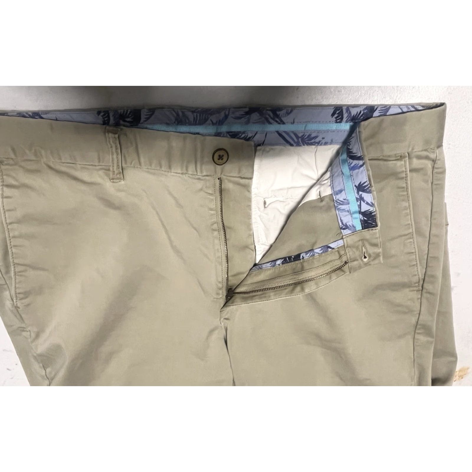 Tommy Bahama Tommy Bahama Pants Men 38x32 Straight Fit Flat Front Beig e Cotton Lyocell Spandex Chino Pockets Machine Washable Casual Vintage No Size US 38 / EU 54 - 6 Thumbnail