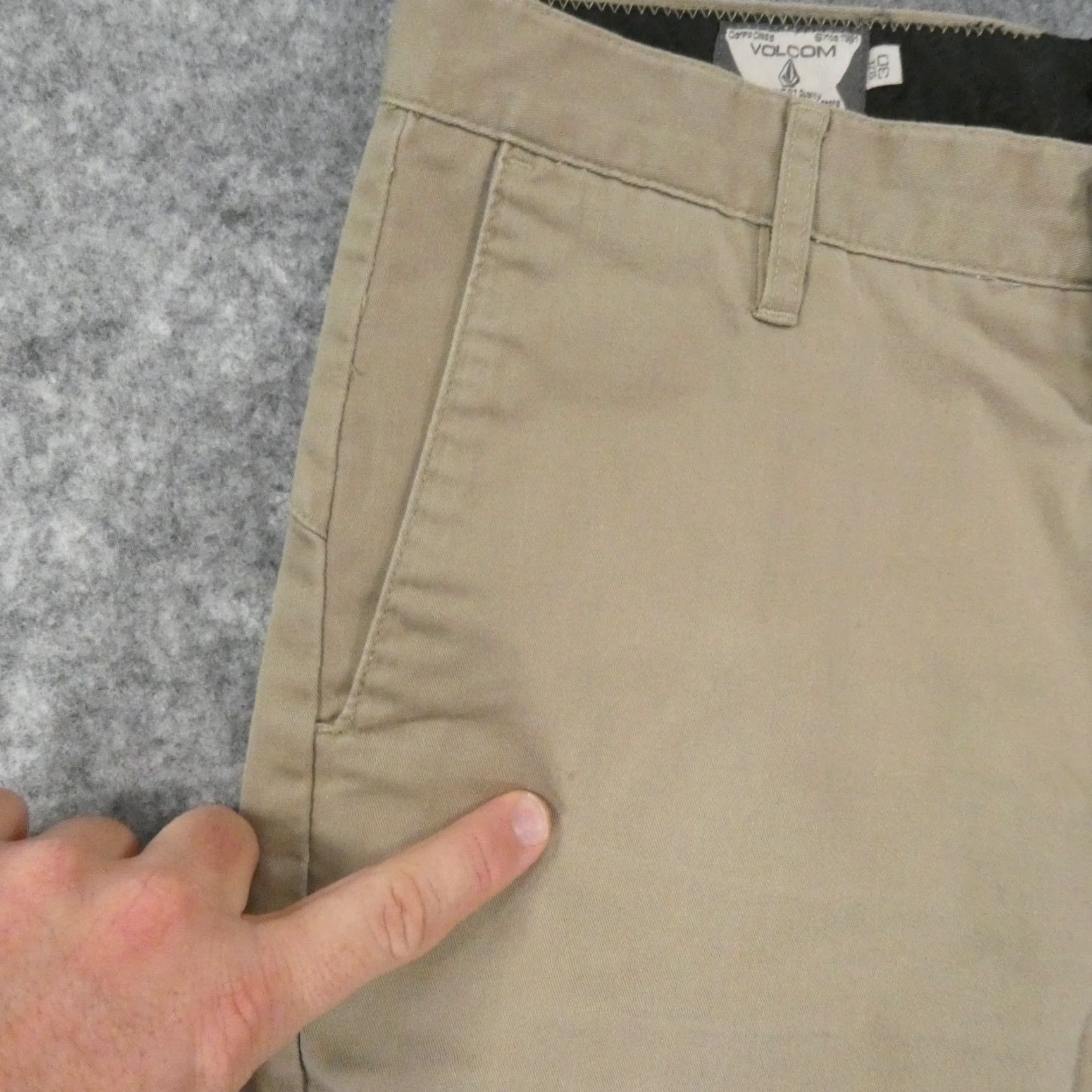 Volcom Volcom Shorts Mens 30 Chino Flat Front Khaki Casual Logo Lightweight Size US 31 - 7 Thumbnail