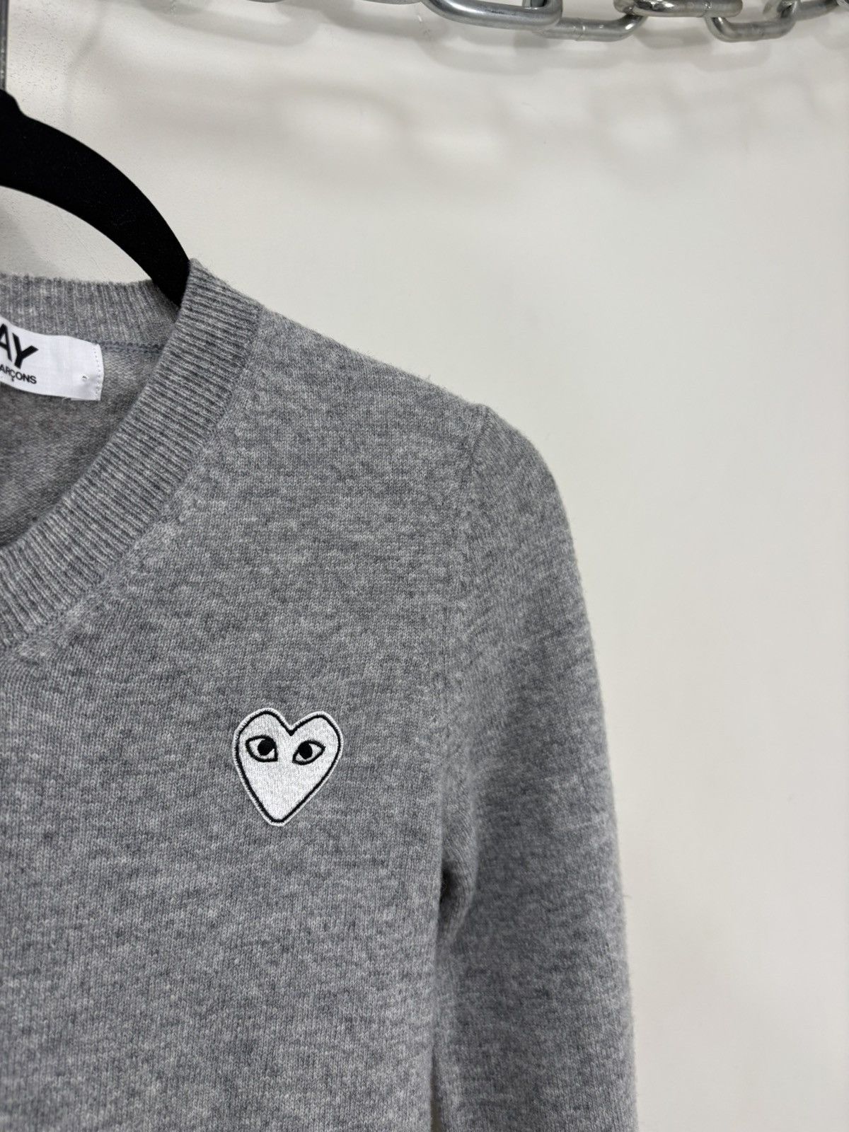 Comme des Garcons Comme Des Garcons Play Women’s Heart Gray Wool Sweater Size XS / US 0-2 / IT 36-38 - 3 Thumbnail
