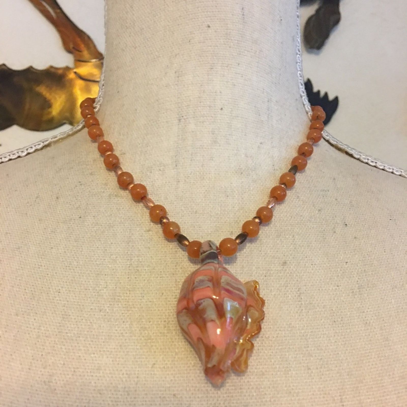 Vintage Vintage glass shell pendant peach jade necklace Size ONE SIZE - 1 Thumbnail