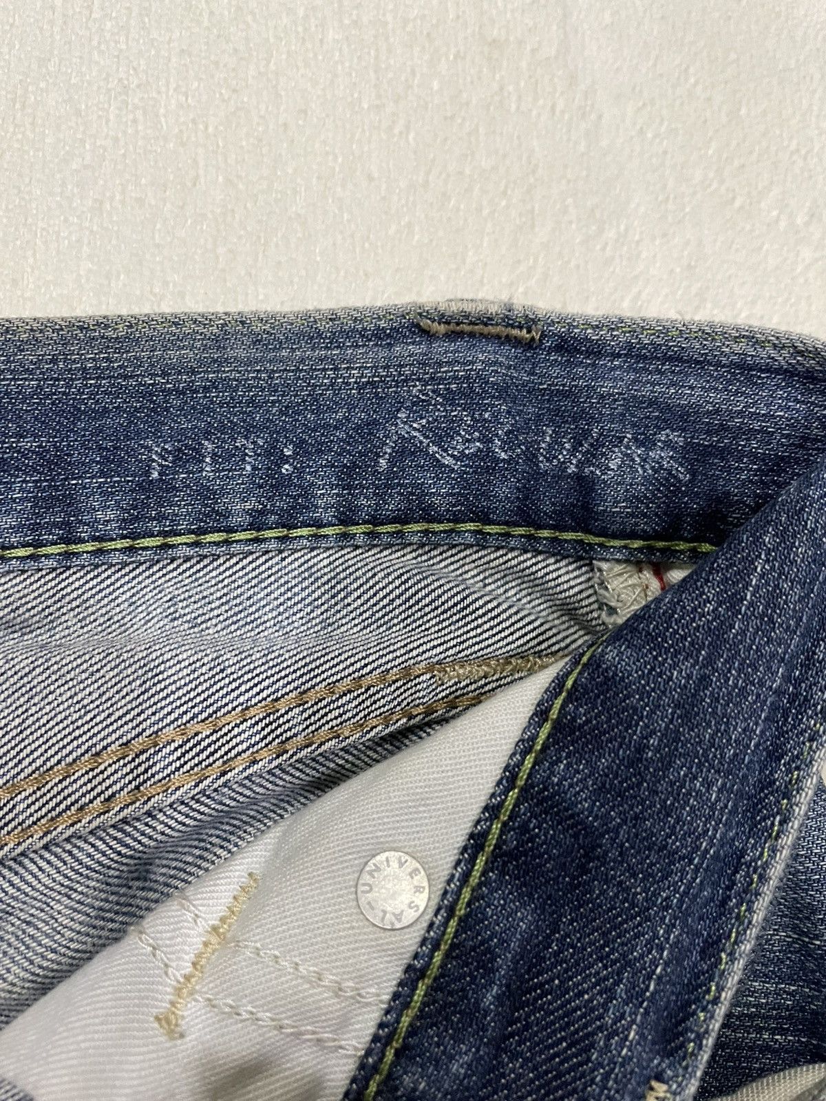 Eddie Bauer Vintage Eddie Bauer Straight Cut Distress Ripped Dark Blue Size US 33 - 10 Thumbnail