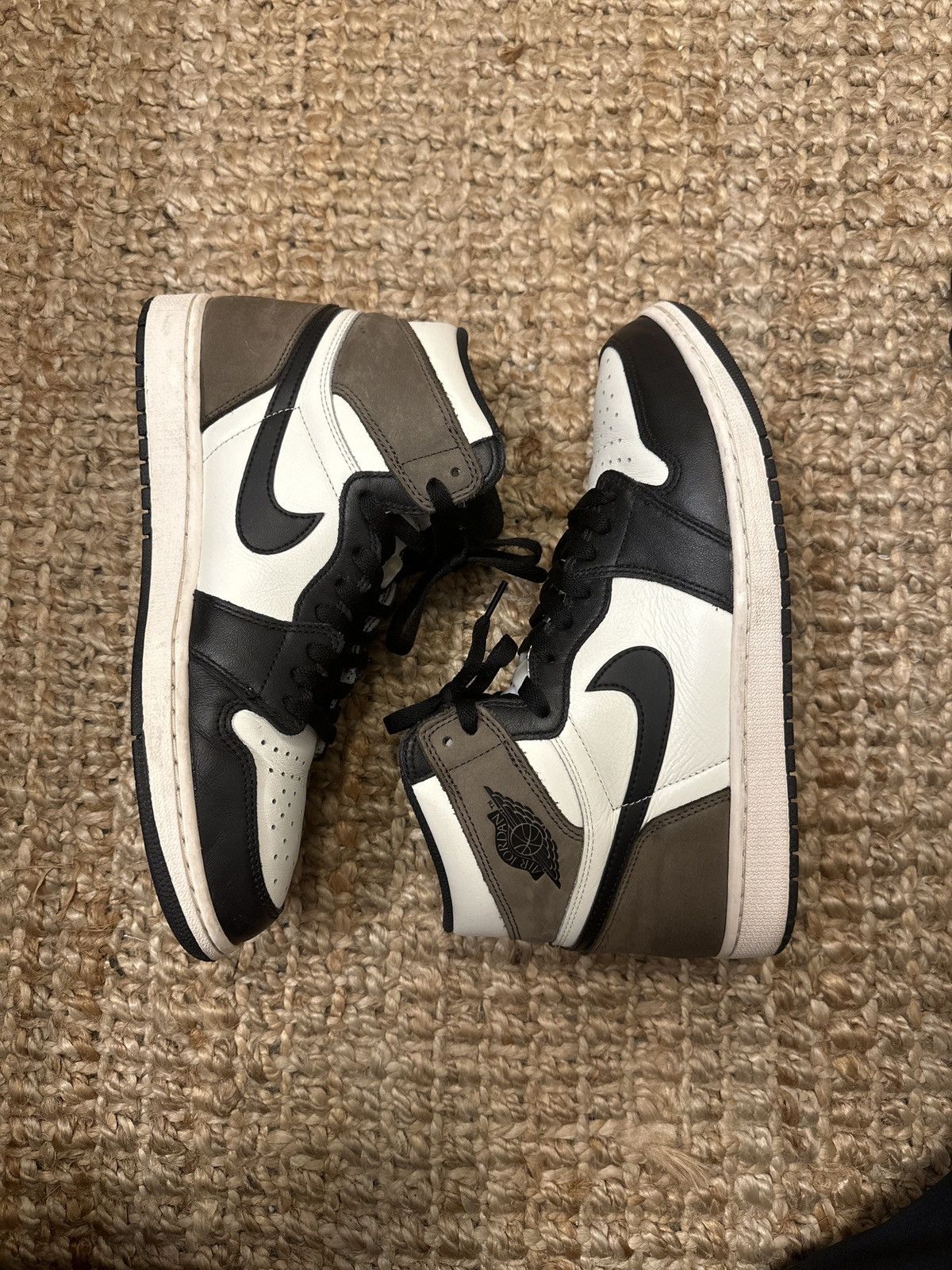 Jordan Brand Jordan 1 Mocha Size US 11 / EU 44 - 1 Thumbnail