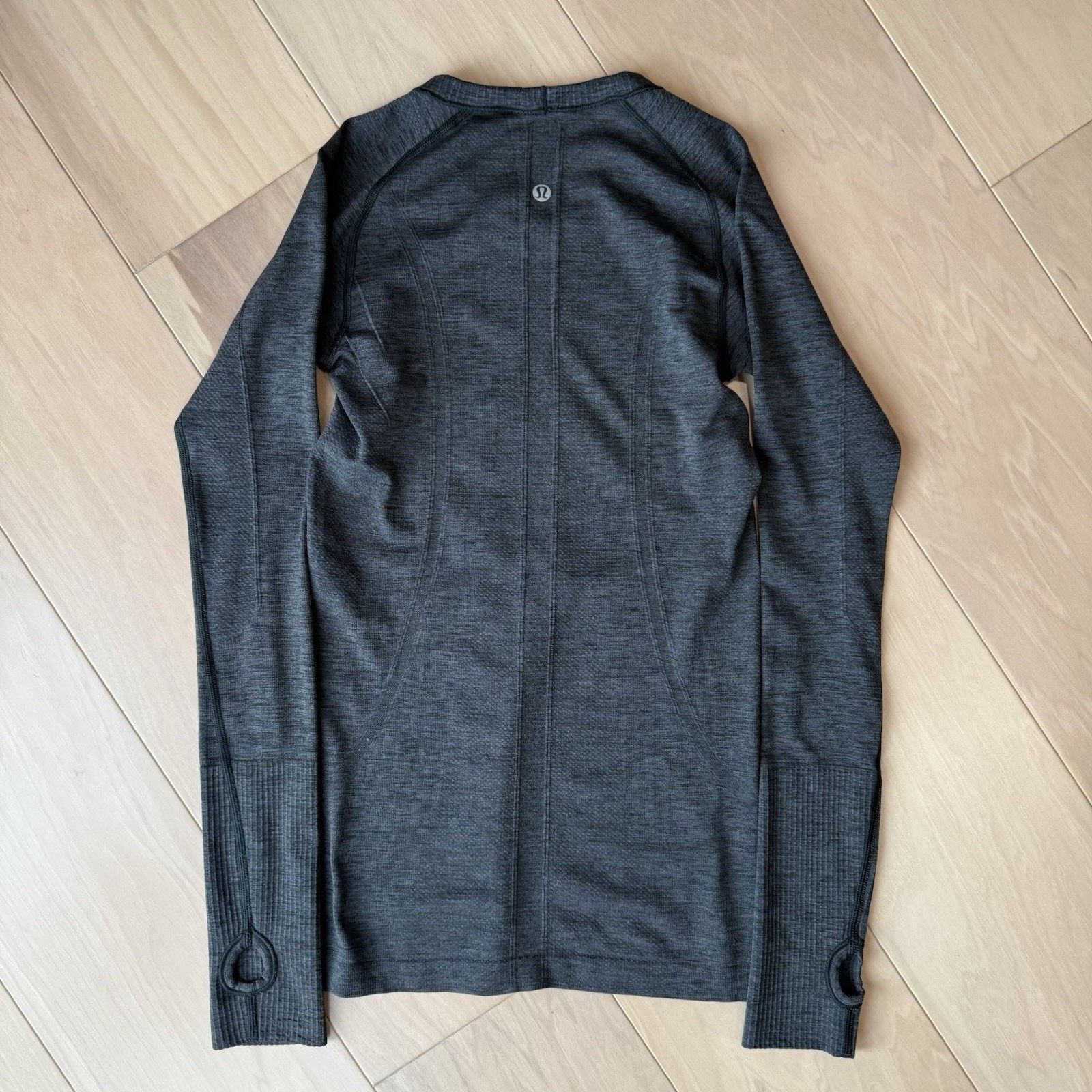 Lululemon Lululemon Metal Vent Shirt 4 Gray Yoga Workout Long Sleeve Size S / US 4 / IT 40 - 7 Thumbnail