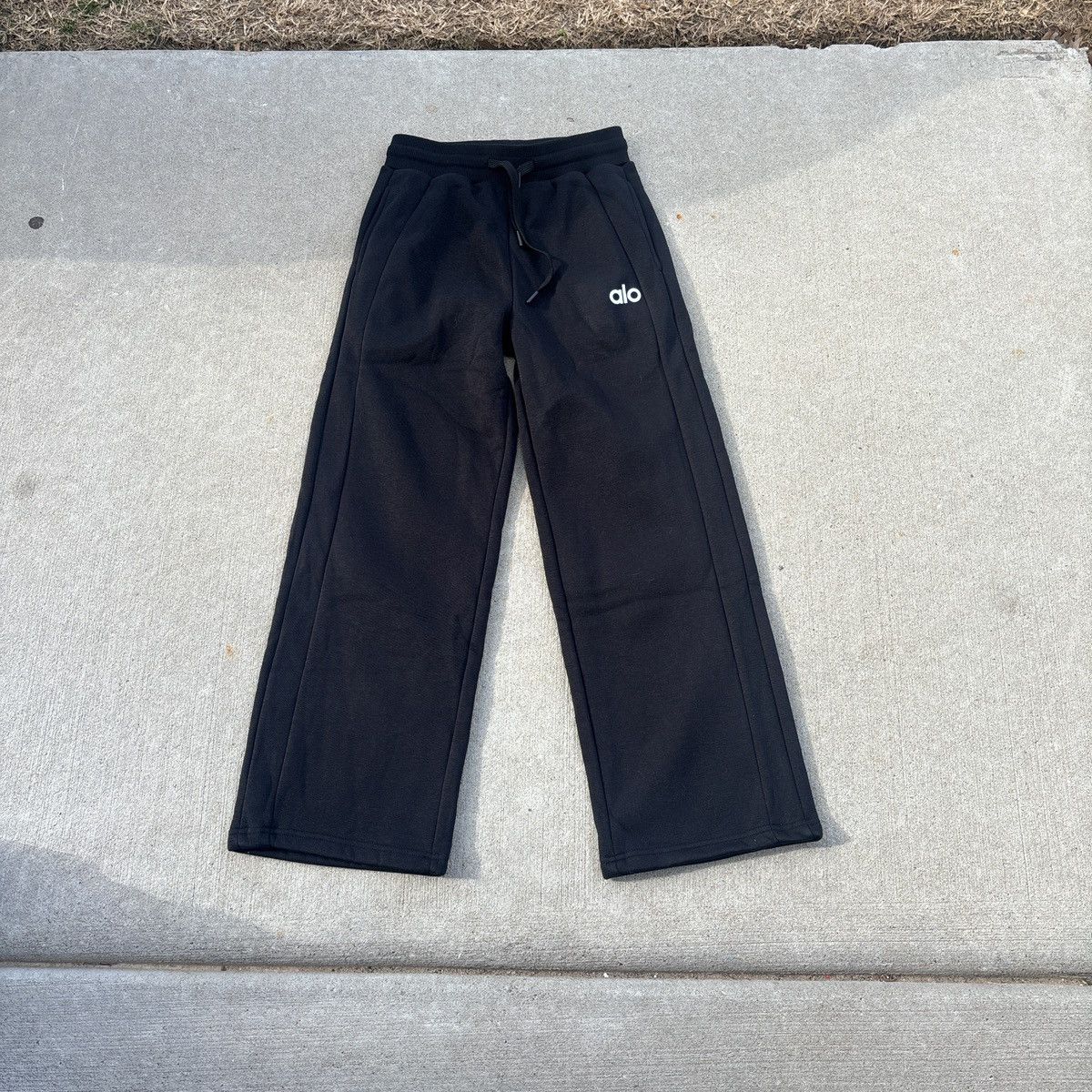 Alo Yoga Brand new alo sweats Size 26" / US 2 / IT 38 - 1 Preview
