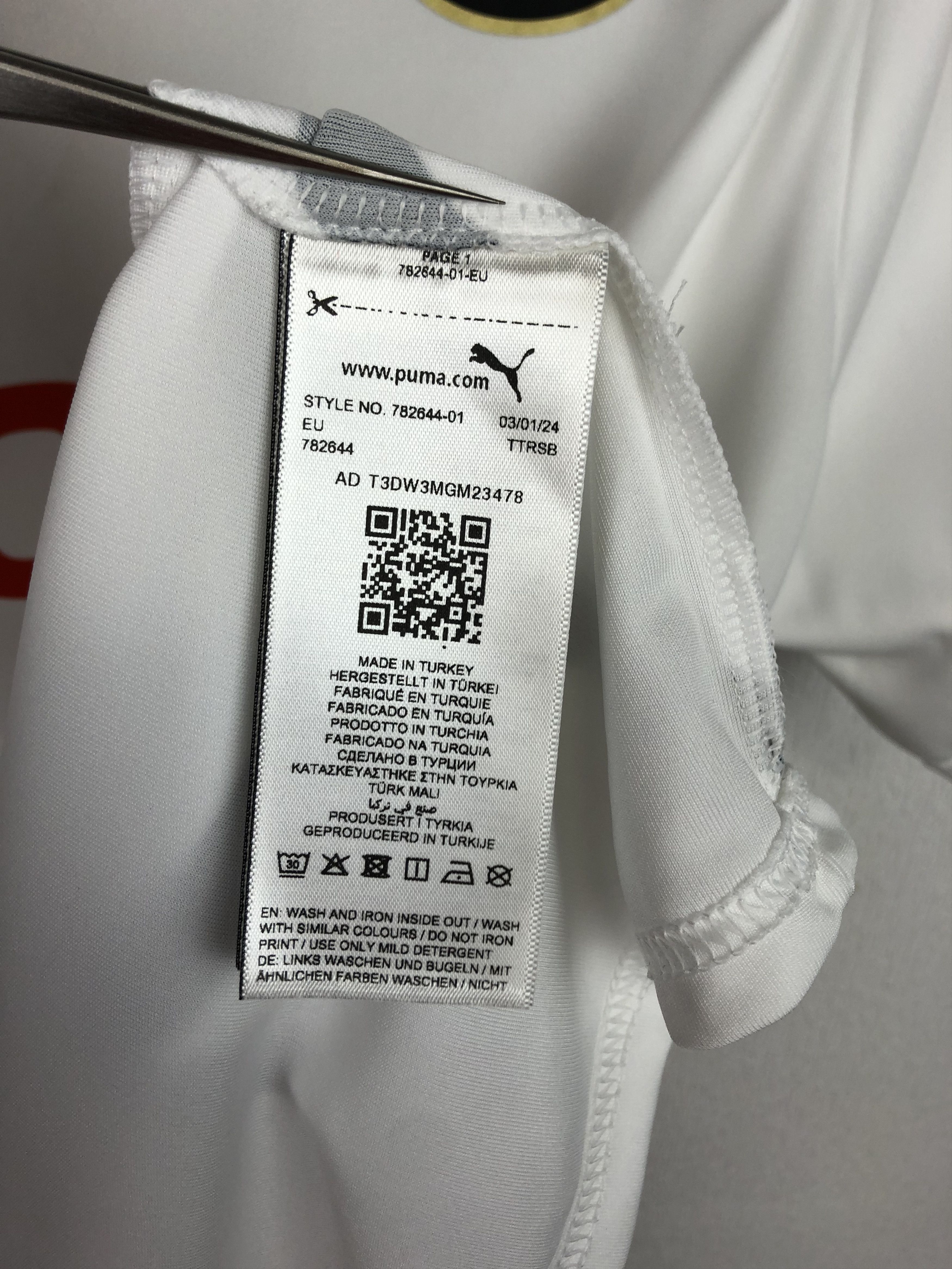 Puma Deutschland DFB Puma Germany White Sport Shirt Jersey Mens Size US XL / EU 56 / 4 - 7 Thumbnail