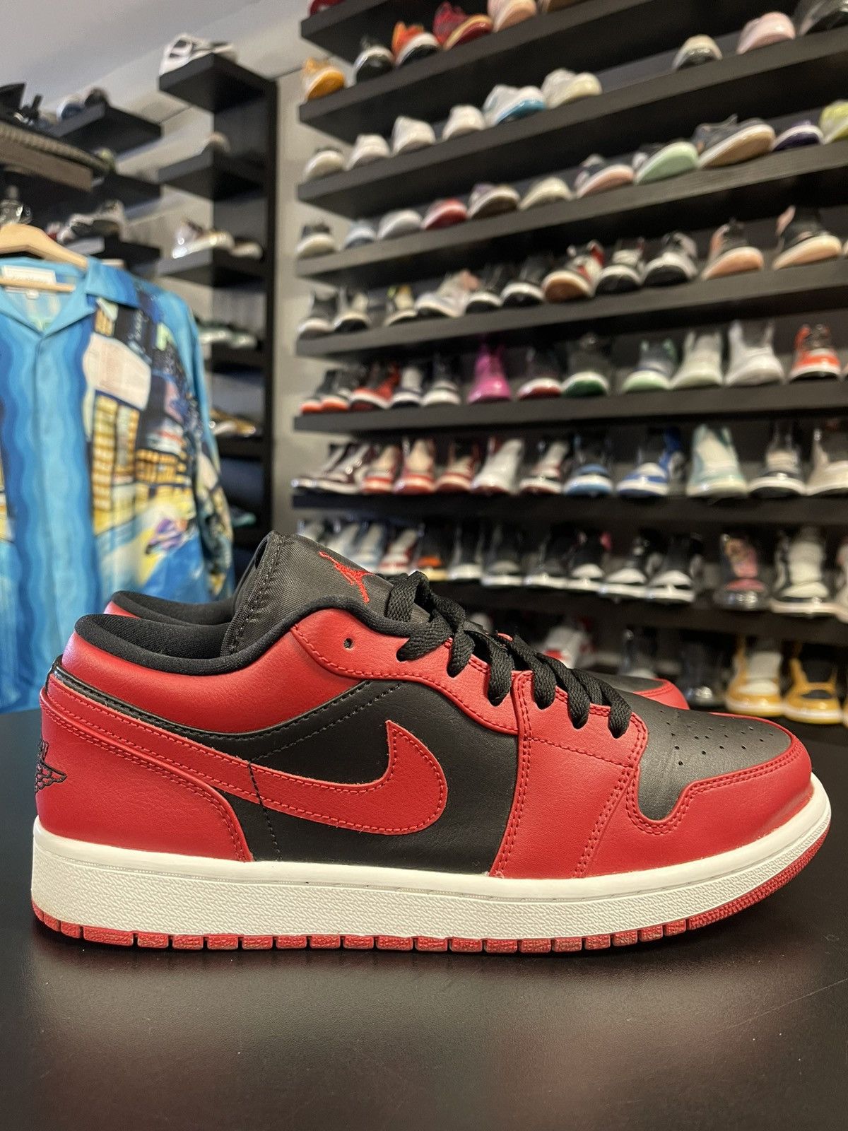 Jordan Brand Size 11 - Jordan 1 Reverse Bred Very Clean Size US 11 / EU 44 - 3 Thumbnail