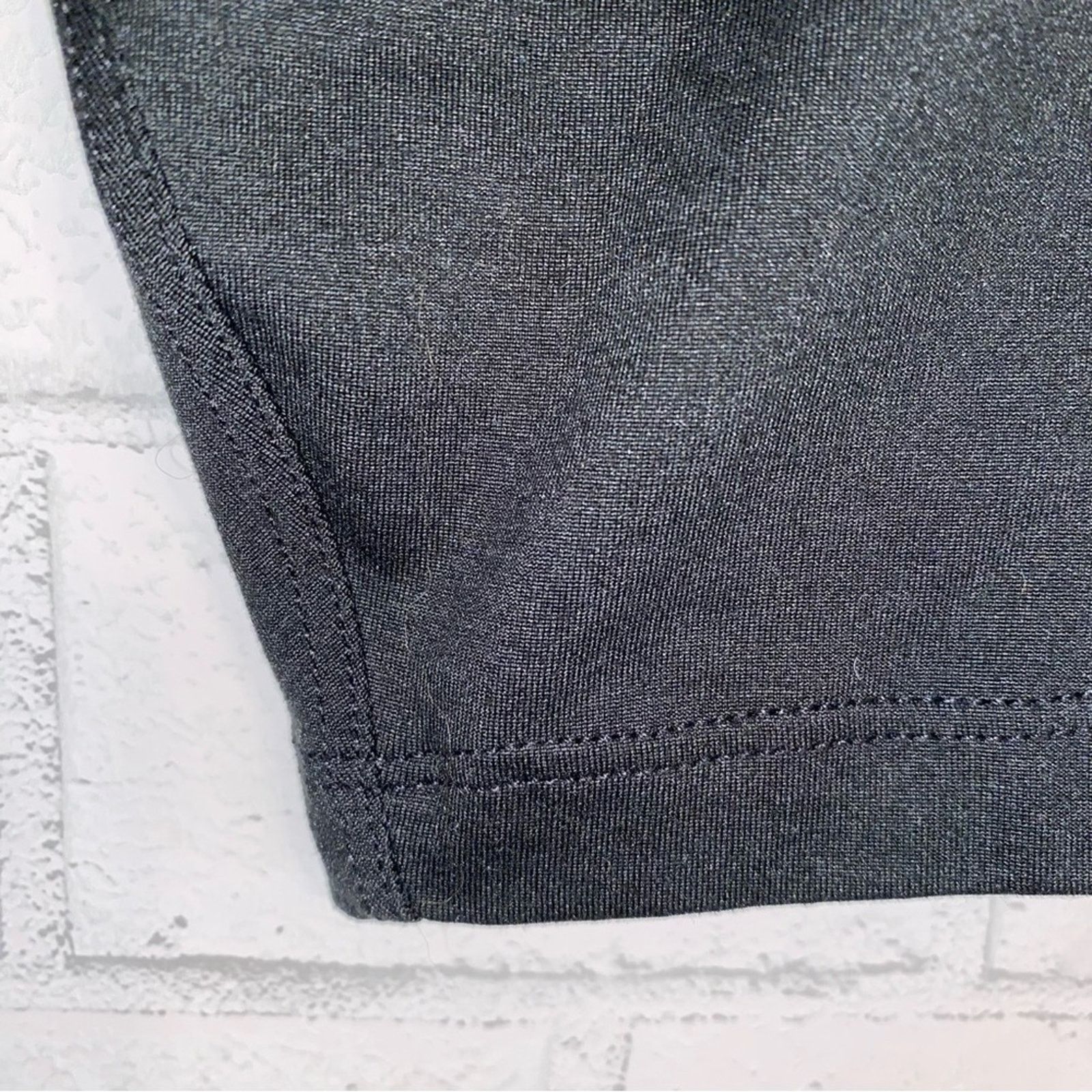 Vuori VUORI $85 LUX Long Sleeve Crop Mock Tee Blk MEDIUM EUC Size M / US 6-8 / IT 42-44 - 7 Thumbnail