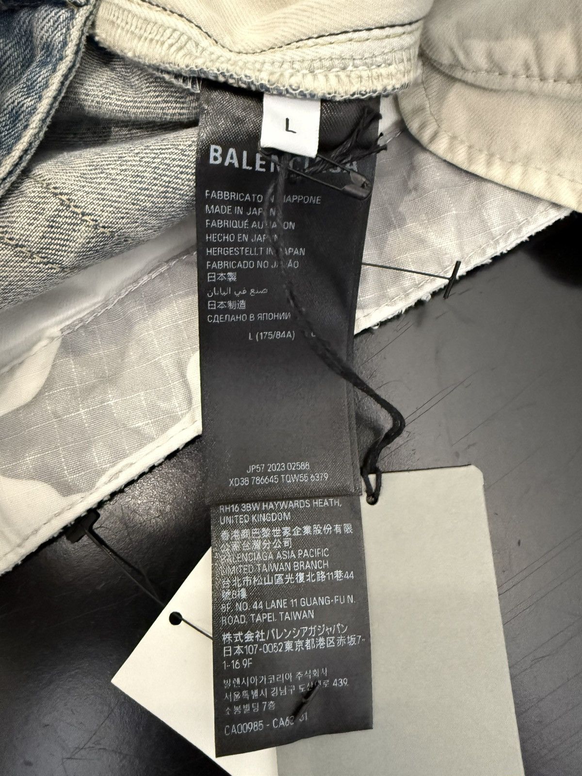 Balenciaga ***RARE BALENCIAGA GREYSCALE CAMO HYBRID BAGGY PANTS Size US 34 / EU 50 - 4 Thumbnail