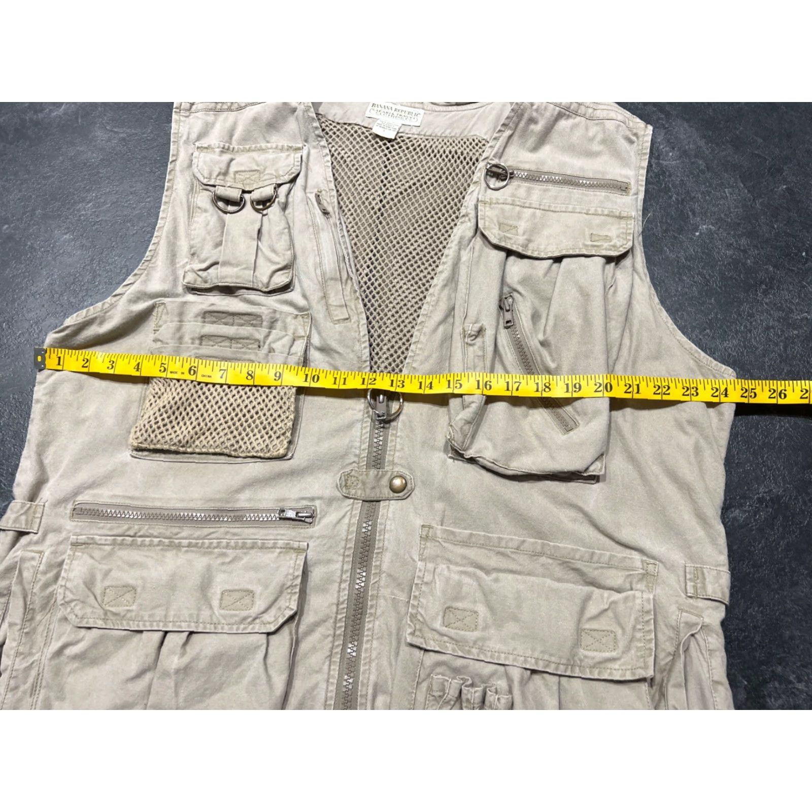 Banana Republic VINTAGE Banana Republic Vest Utility Safari Hunting Fishing Khaki Vest Mens L Beige Cotton Lining Fish Theme Size US L / EU 52-54 / 3 - 7 Thumbnail