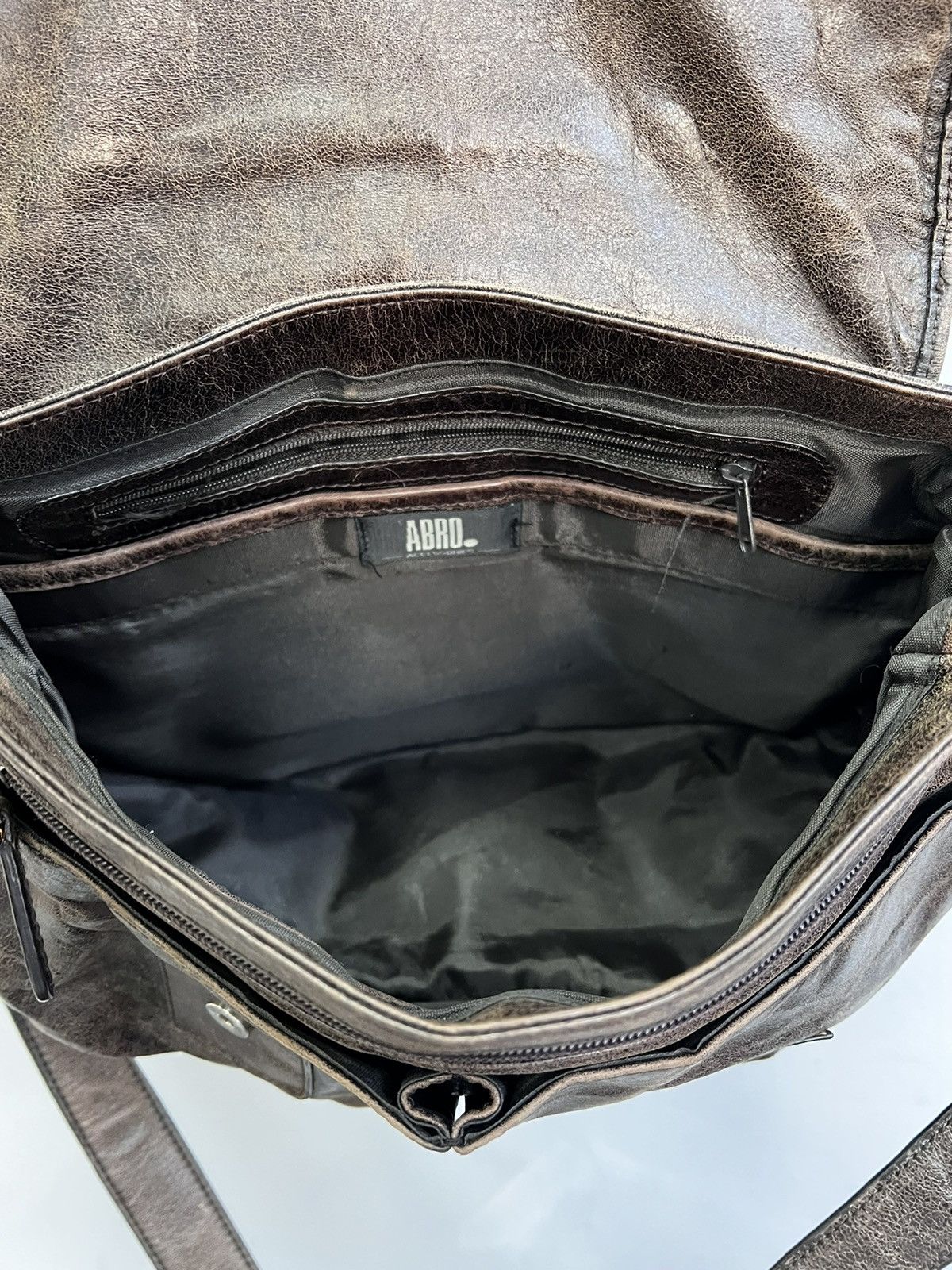 Japanese Brand VINTAGE Y2K LEATHER LGB STYLE KMRII LEATHER BAG Size ONE SIZE - 13 Thumbnail