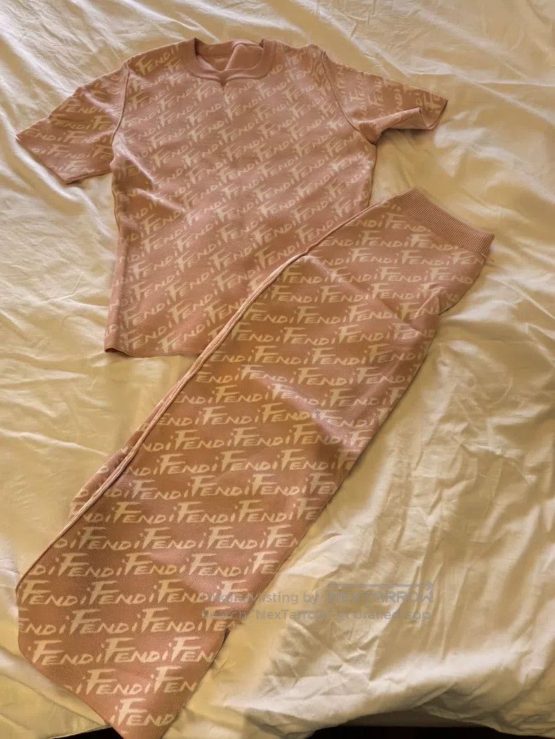 Fendi Fendi Pink Knit Skirt Size 27" / US 4 / IT 40 - 1 Thumbnail