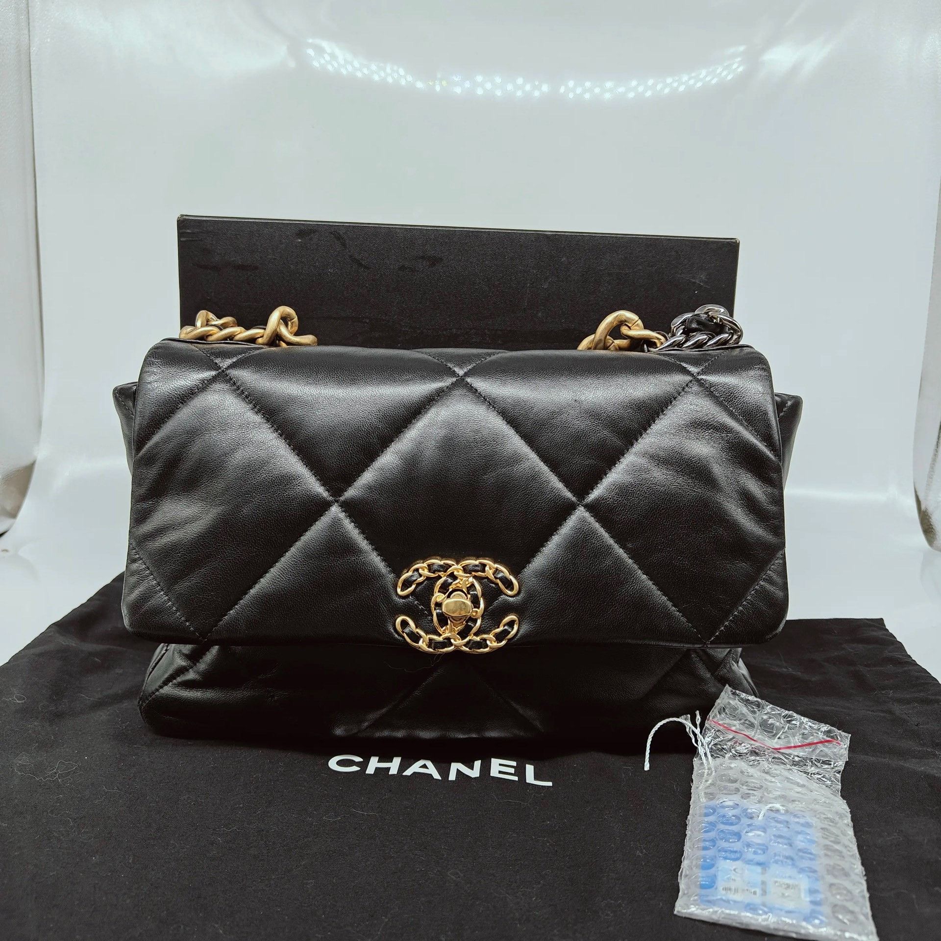 Chanel Pre-loved Bag Very good condition Size ONE SIZE - 1 Thumbnail