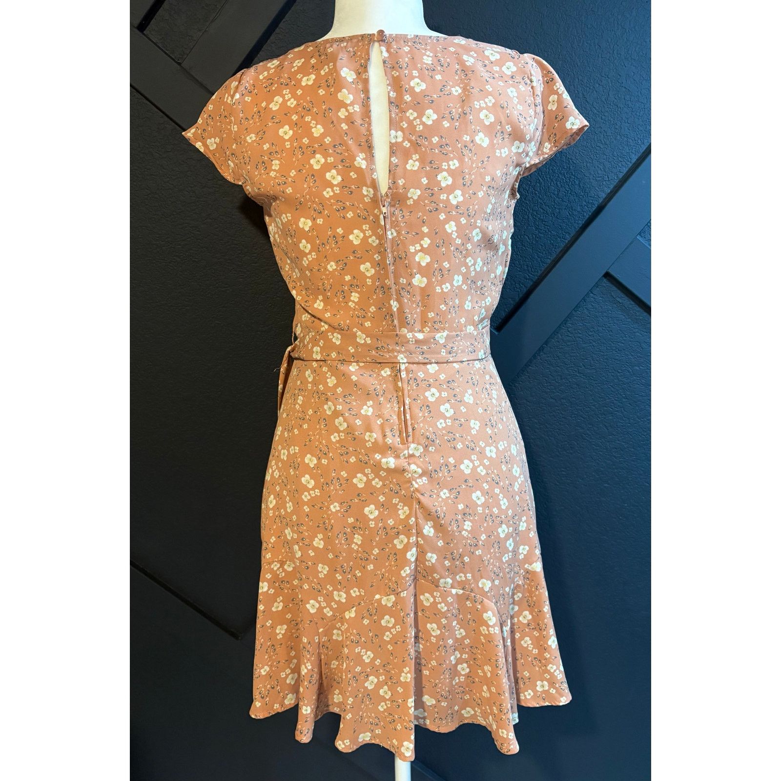 Other Altar’d State Peach Floral Wrap Dress Mini Ruffle Hem #0460 Size M / US 6-8 / IT 42-44 - 2 Thumbnail