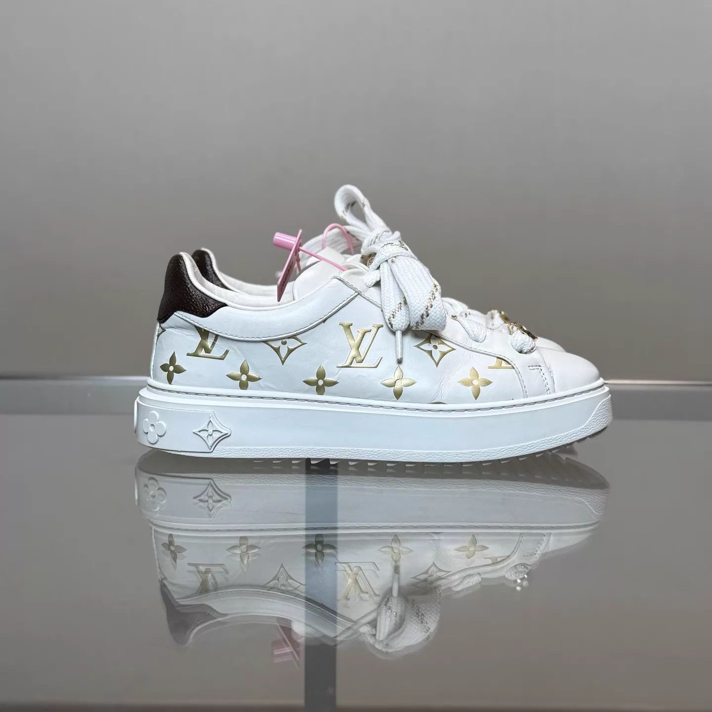 Louis Vuitton LV Time Out Sneaker White Gold Monogram 35.5 97 Size US 5 / IT 35 - 3 Thumbnail