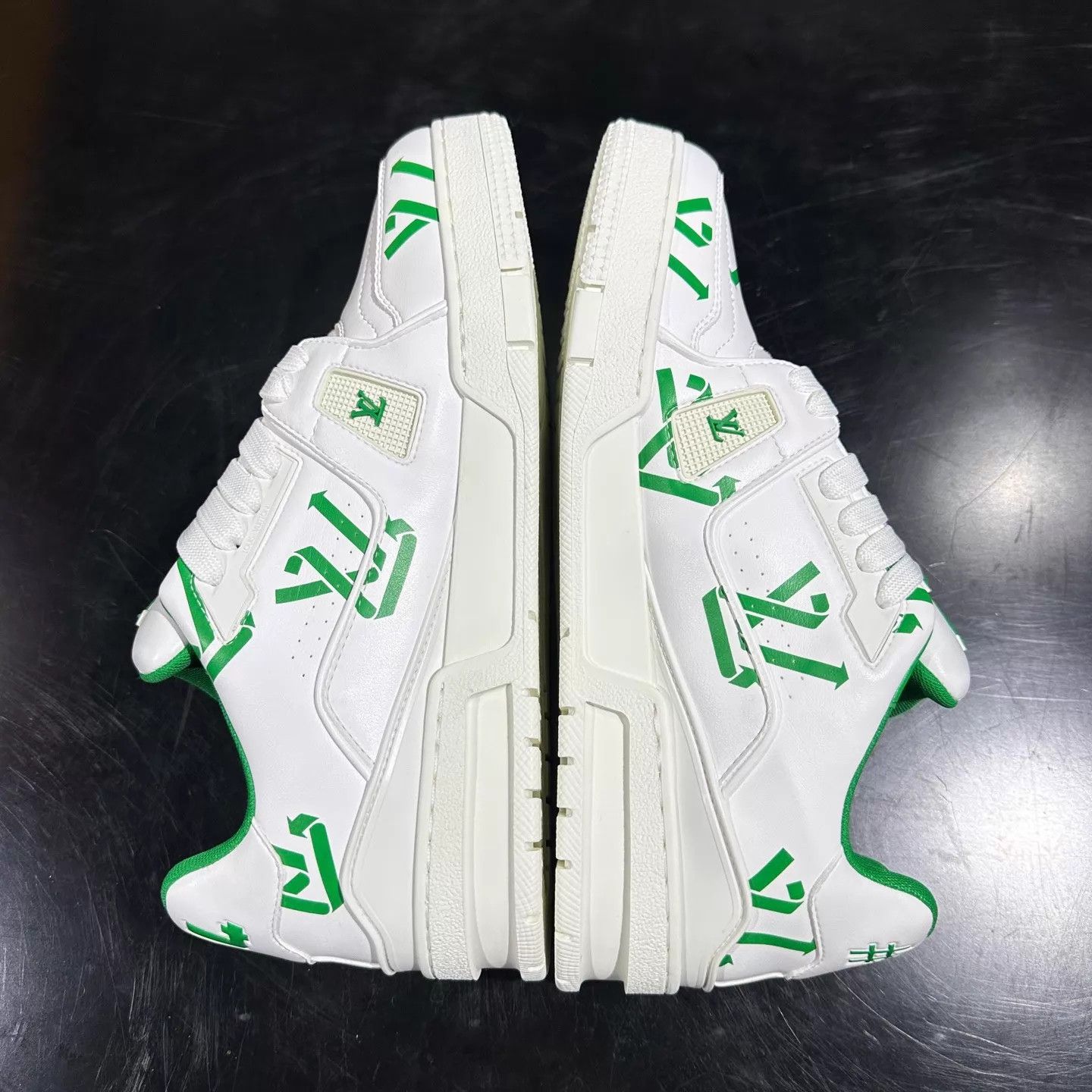 Louis Vuitton Louis Vuitton Trainer White Green 40.5 (UK6.5) Size US 7.5 / EU 40-41 - 6 Thumbnail