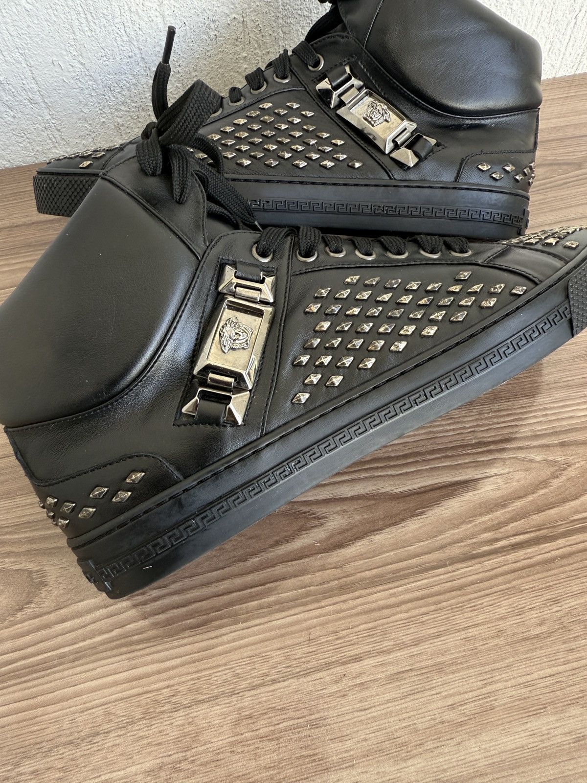 Versace Studded medusa trainers🔥🔥like tyson,🕷️ Size US 7.5 / EU 40-41 - 22 Thumbnail