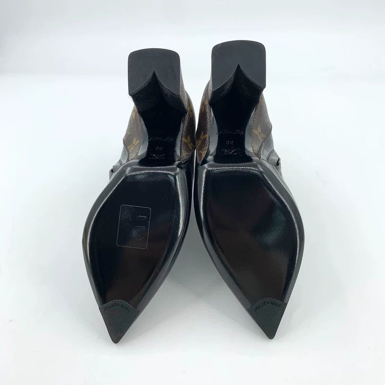 Louis Vuitton Louis Vuitton Black logo print paneled leather chunky heel Size US 5.5 / IT 35.5 - 5 Thumbnail