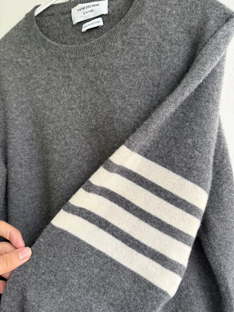 Thom Browne Thom browne Gray four-bar cashmere sweater 2503-Nextarrow Size US L / EU 52-54 / 3 - 3 Thumbnail