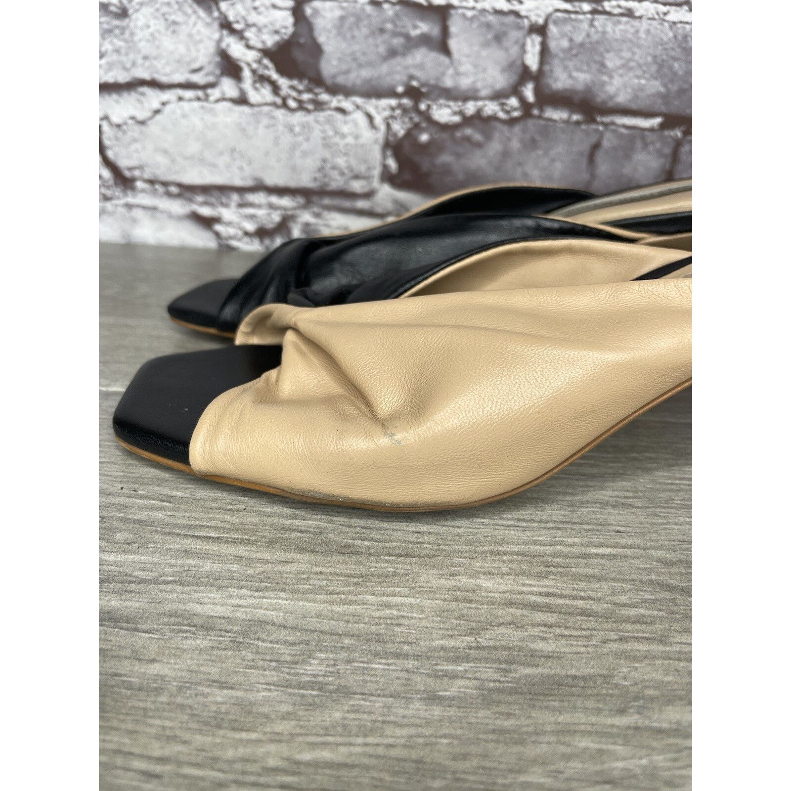 Saks Fifth Avenue Saks Fifth Avenue Tan Black Leather Bow Mule Heels Shoes Wom Size US 7.5 / IT 37.5 - 21 Thumbnail
