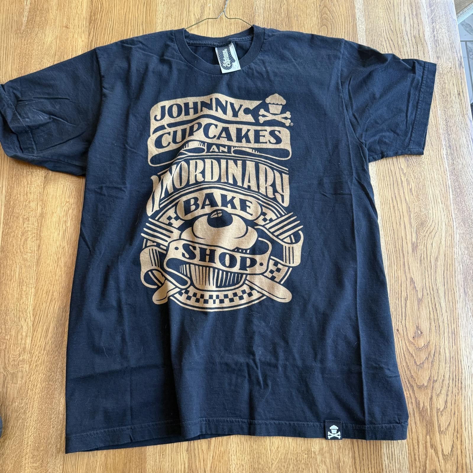 Johnny Cupcakes Johnny Cupcakes Paris Bake shop Black Graphic T-Shirt Large Size US L / EU 52-54 / 3 - 1 Thumbnail