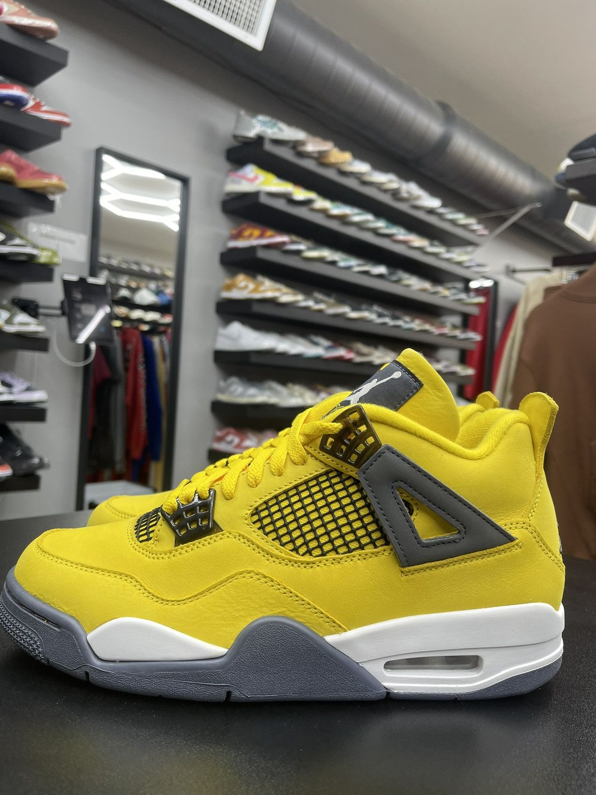 Size 9 - Jordan 4 Lightning (2021) Brand New