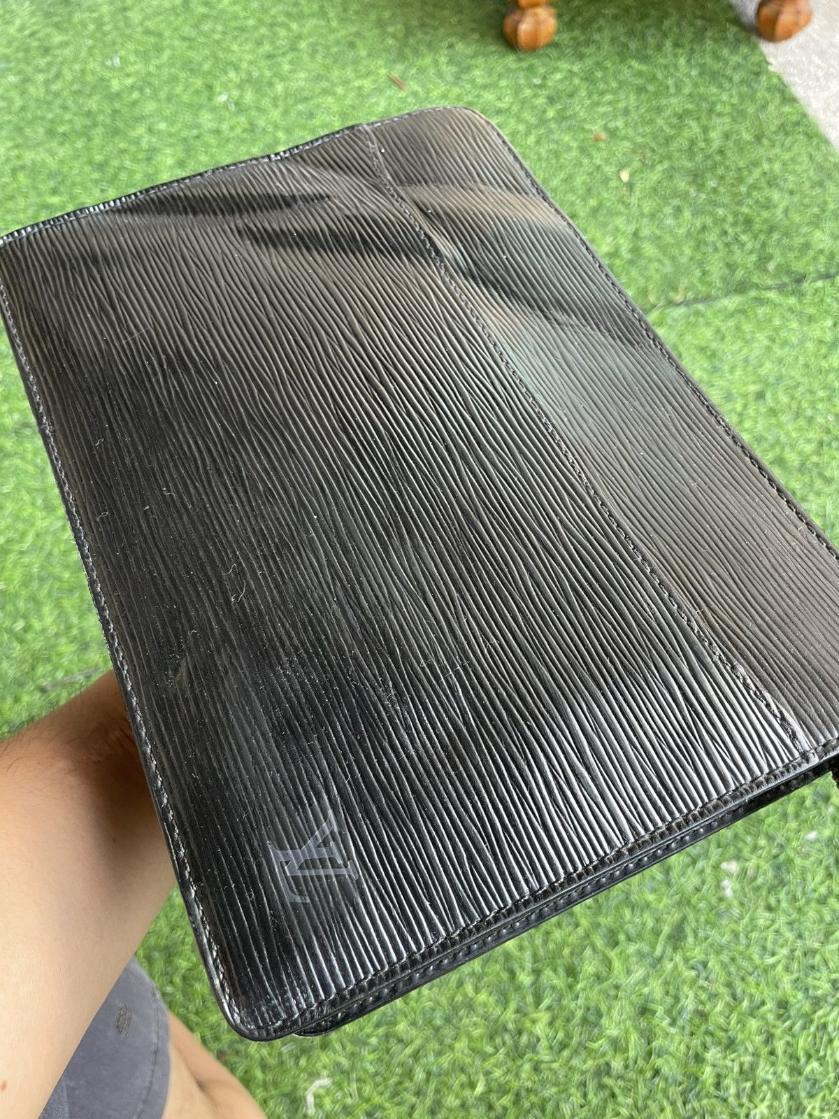 Louis Vuitton Authentic Louis Vuitton Black Epi Leather Clutch Bag Size ONE SIZE - 20 Thumbnail