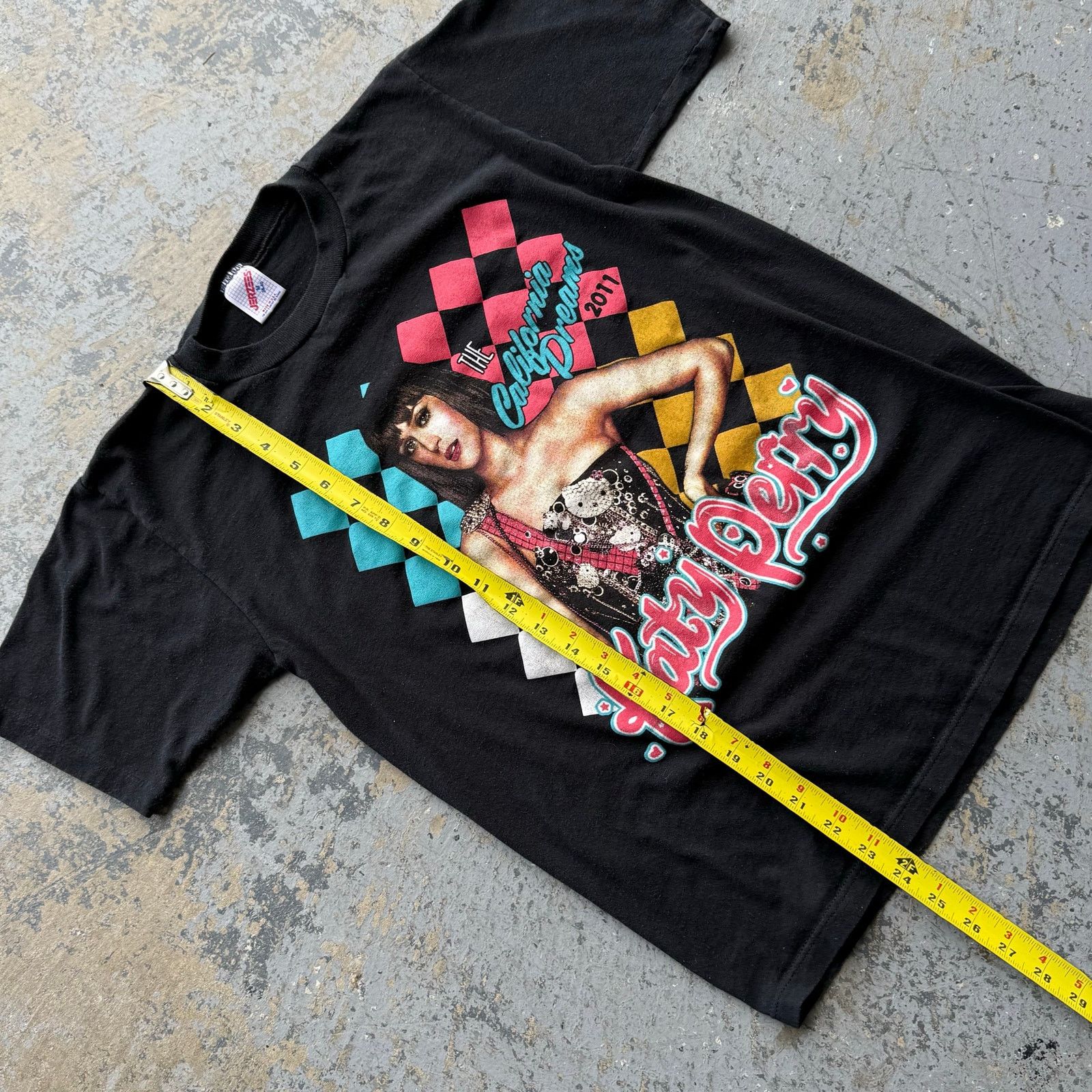 Vintage Vintage Y2K 2011 Katy Perry The California Dreams Tee Sz M Size US M / EU 48-50 / 2 - 8 Thumbnail