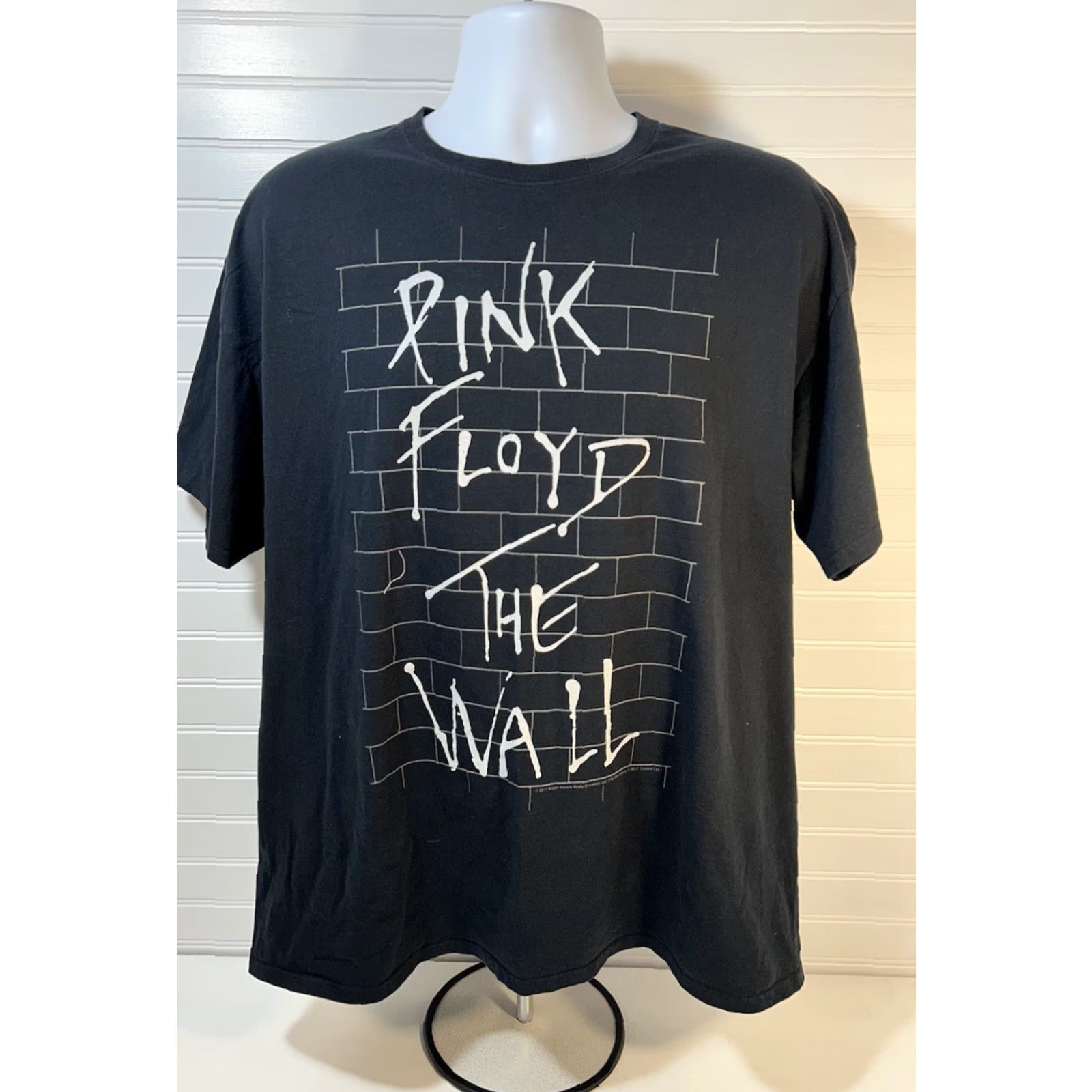 Fruit Of The Loom Pink Floyd Off The Wall Shirt Men XL Black Short Sleeve Crew 2017 RN#13765 Size US XL / EU 56 / 4 - 2 Thumbnail