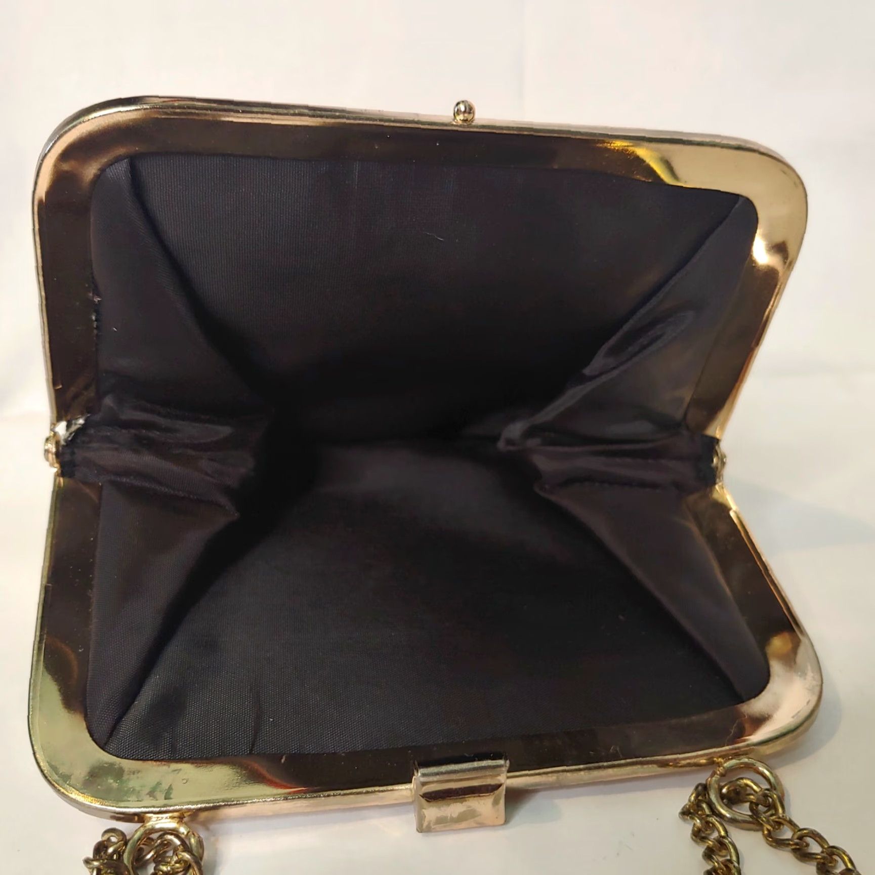 Vintage VINTAGE Gold Purse Eveningwear Clutch Handbag Formal Chain 7"x8" Women Purse, Gold, Polyester, Unbranded, Scalloped Edges Size ONE SIZE - 4 Thumbnail