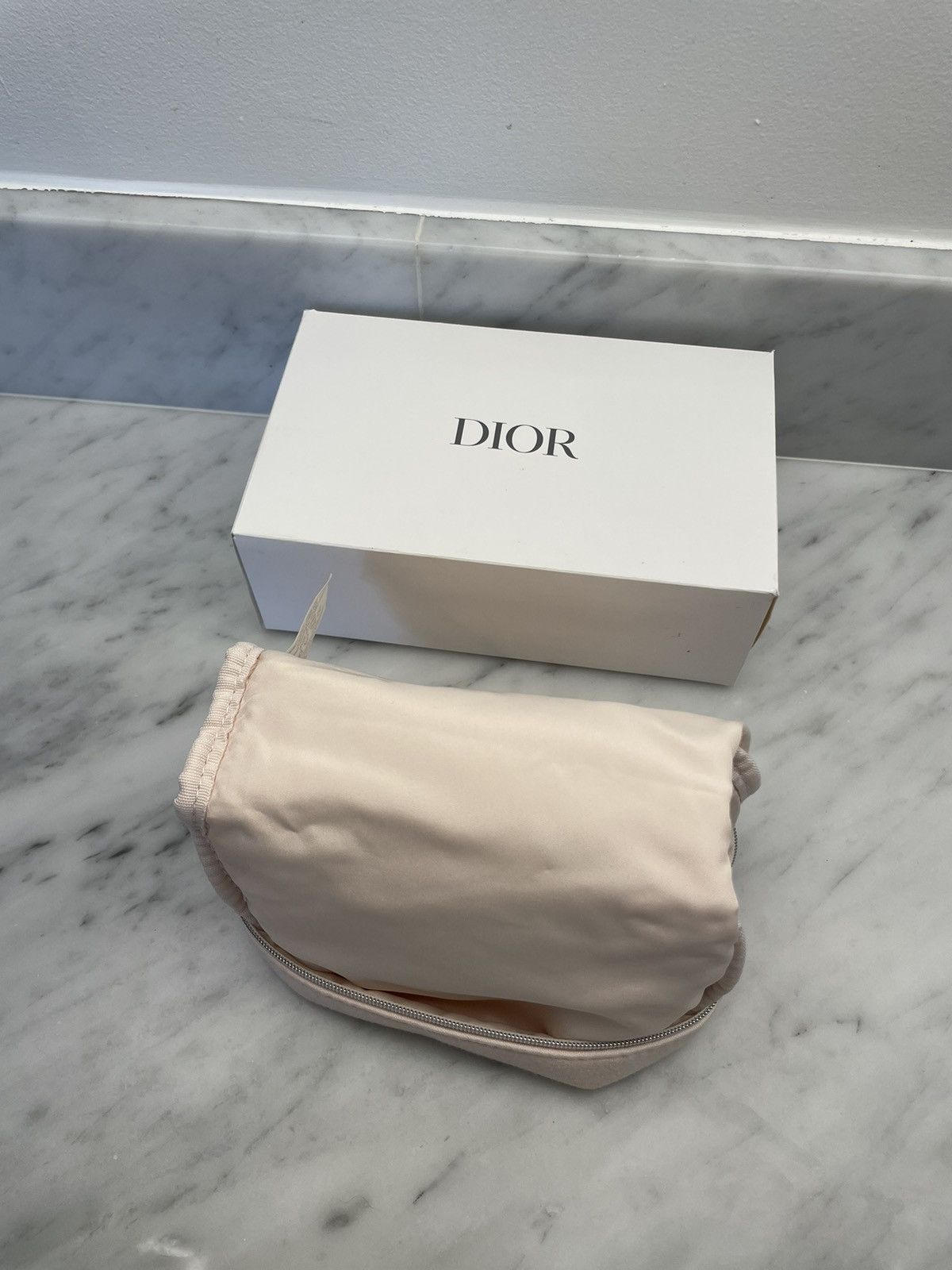 Dior Soft Dior cosmetic bag pouch with logo and original box Size ONE SIZE - 6 Thumbnail