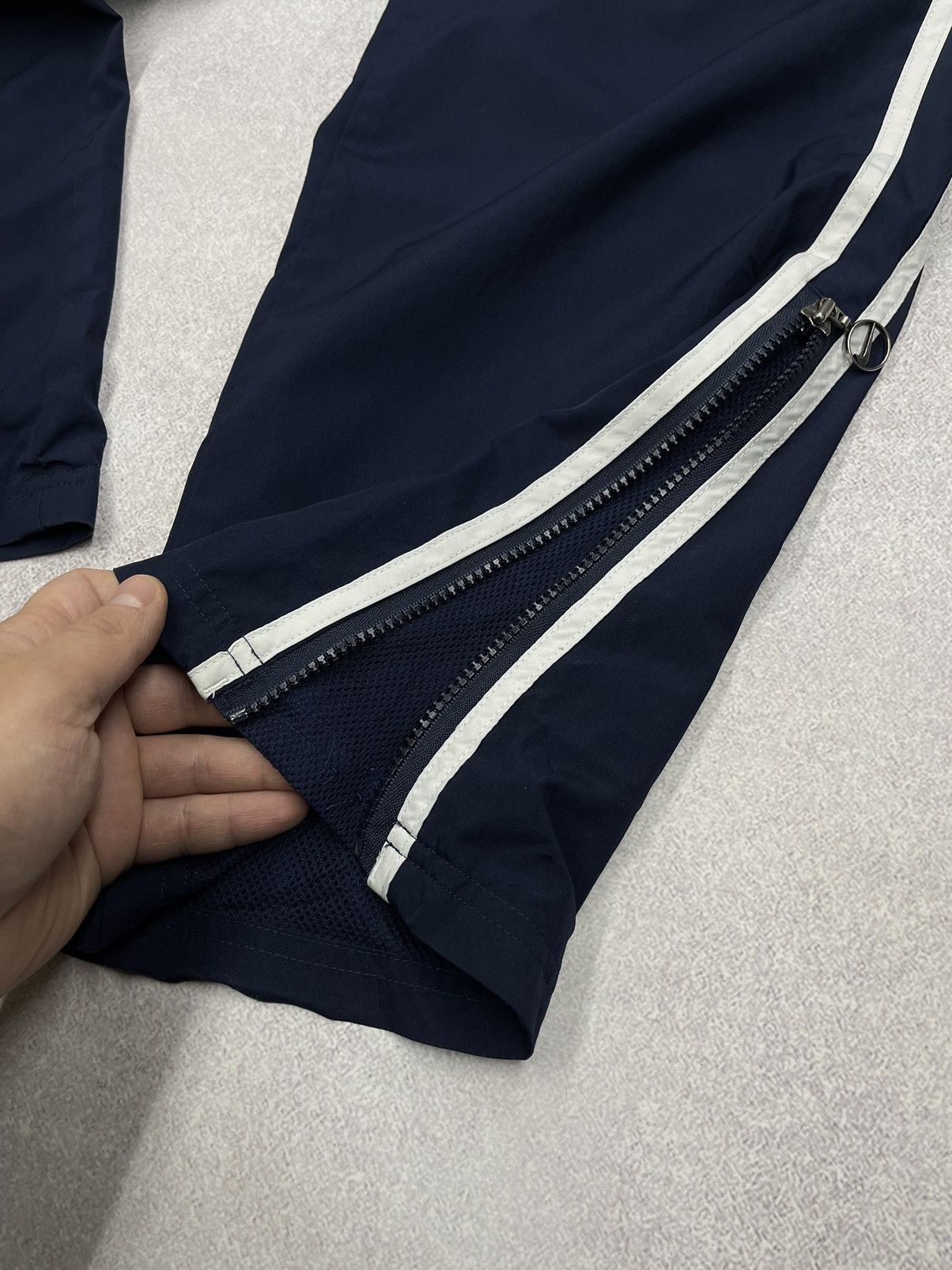 Nike Vintage Women Nike Nylon Pants Navy Drill Swoosh Y2K ACG TN Size 28" / US 6 / IT 42 - 8 Thumbnail