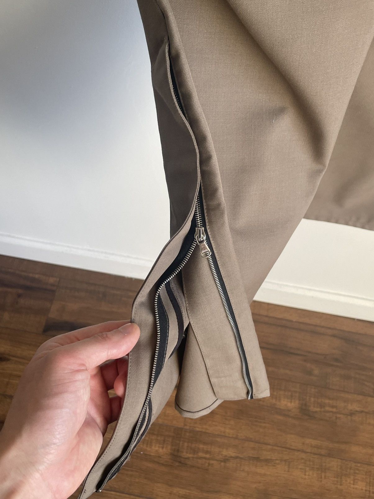 Vuja De Gala Pleated Trousers (Taupe) Size US 32 / EU 48 - 3 Thumbnail