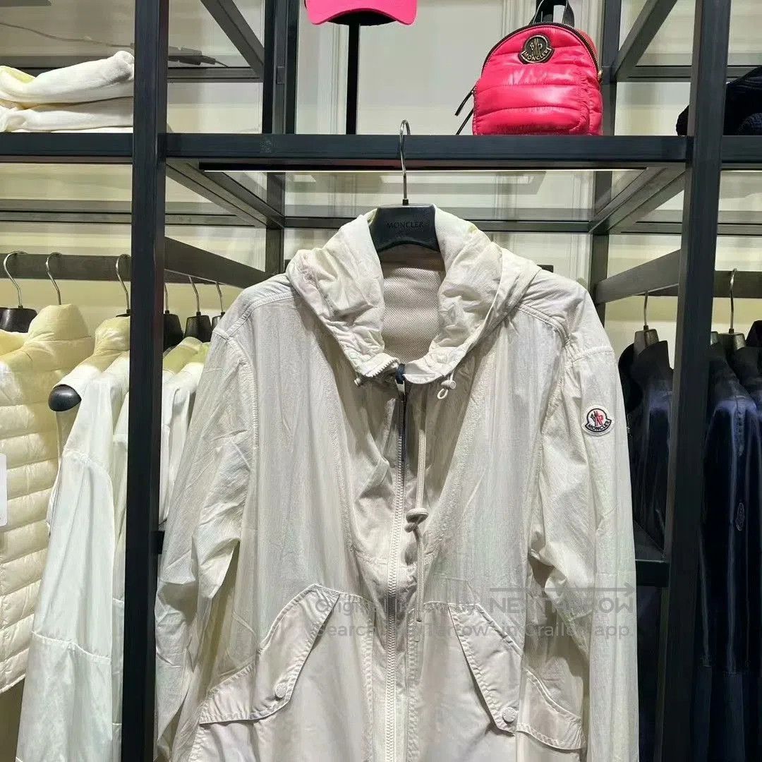 Moncler Moncler Women's Loose Sun Jacket. Size M / US 6-8 / IT 42-44 - 5 Thumbnail