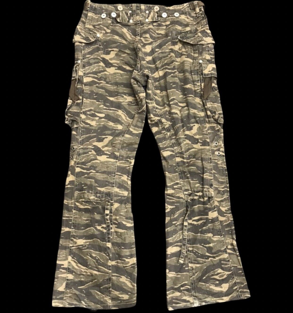 Japanese Brand × Seditionaries Flare DAILY NEWS Seditionaries Camo Multipockets Pant Size US 30 / EU 46 - 2 Thumbnail