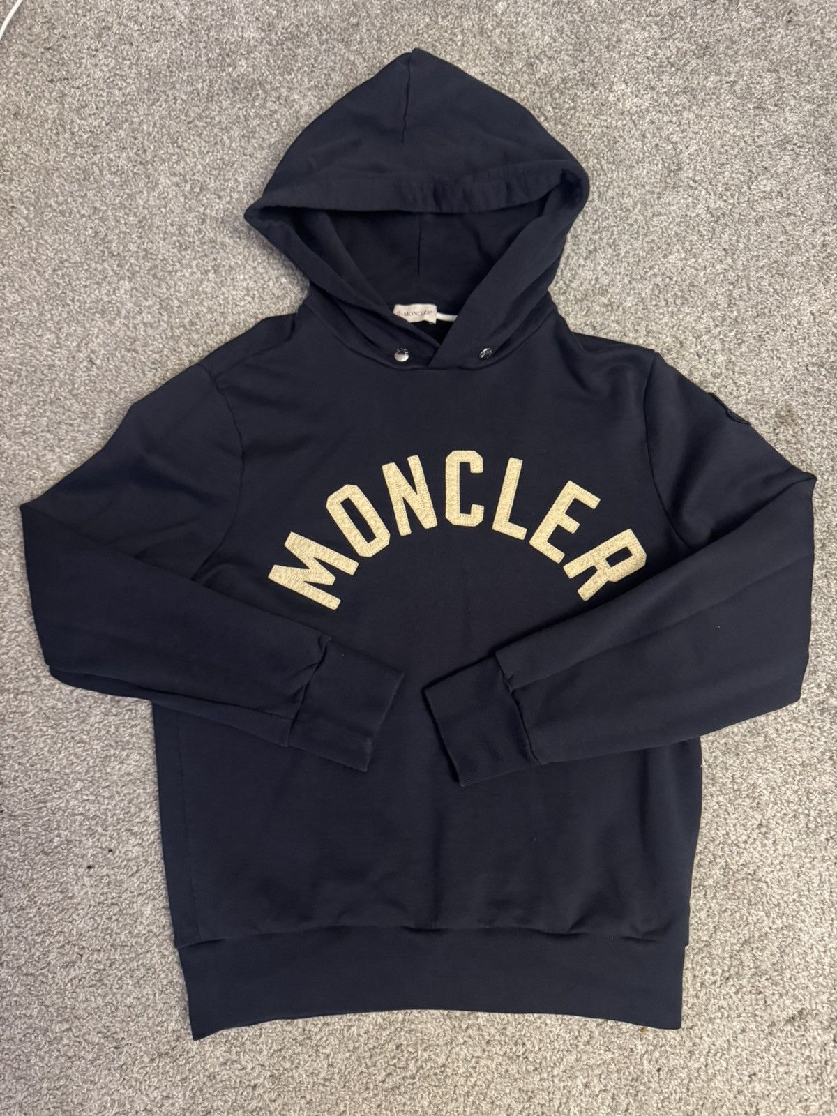 Moncler Moncler Curved Logo Hoodie Size US S / EU 44-46 / 1 - 1 Thumbnail