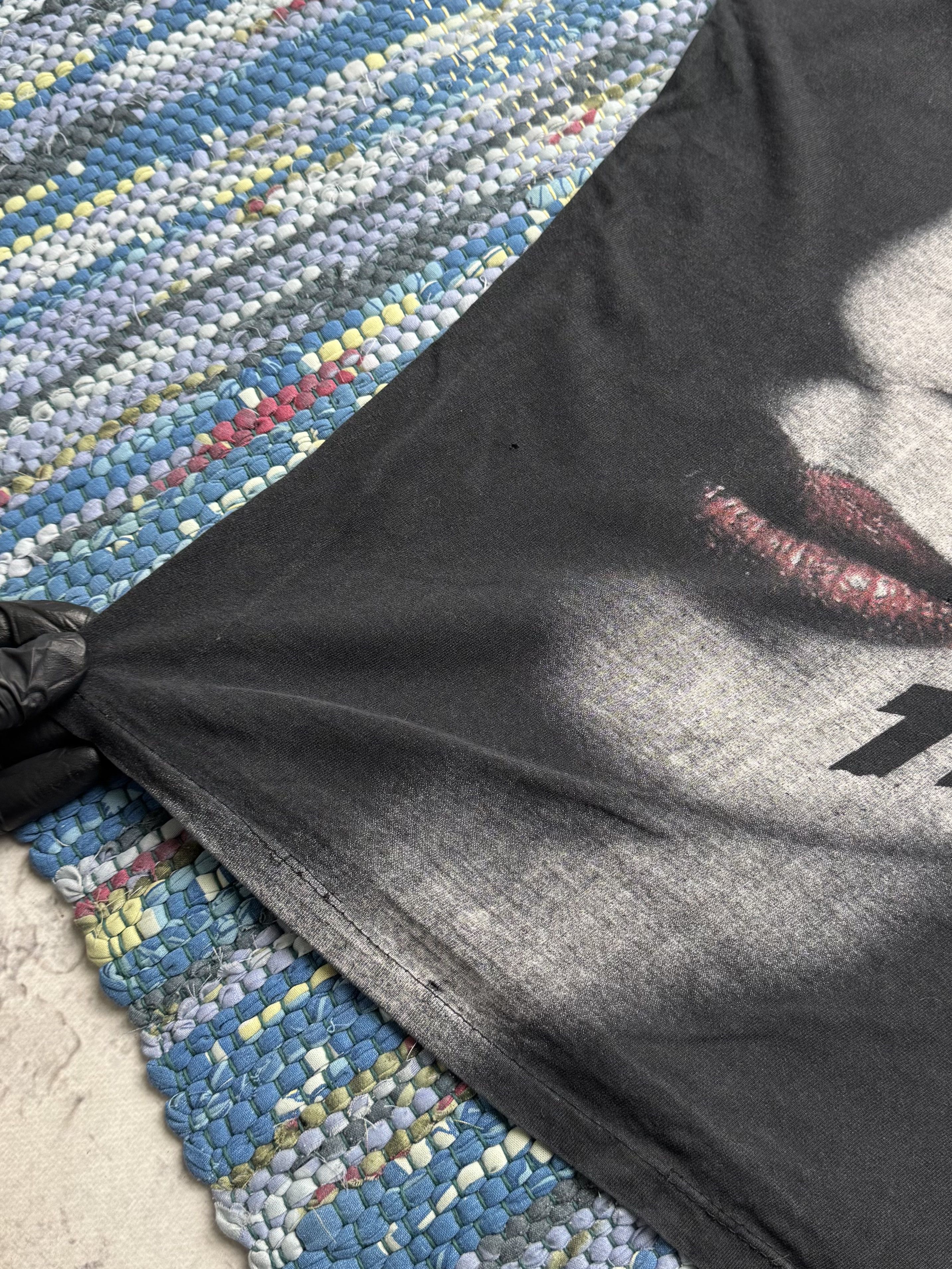 Vintage Vintage Graphic T Shirt Face Print Y2K Streetwear Size L / US 10 / IT 46 - 3 Thumbnail