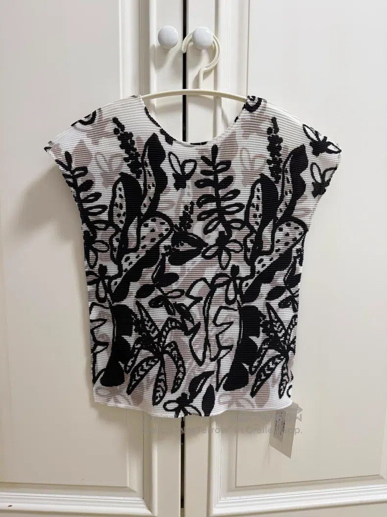 Issey Miyake Issey Miyake size:one size Black Short Sleeve Size XXS / US 00 / IT 34 - 1 Thumbnail