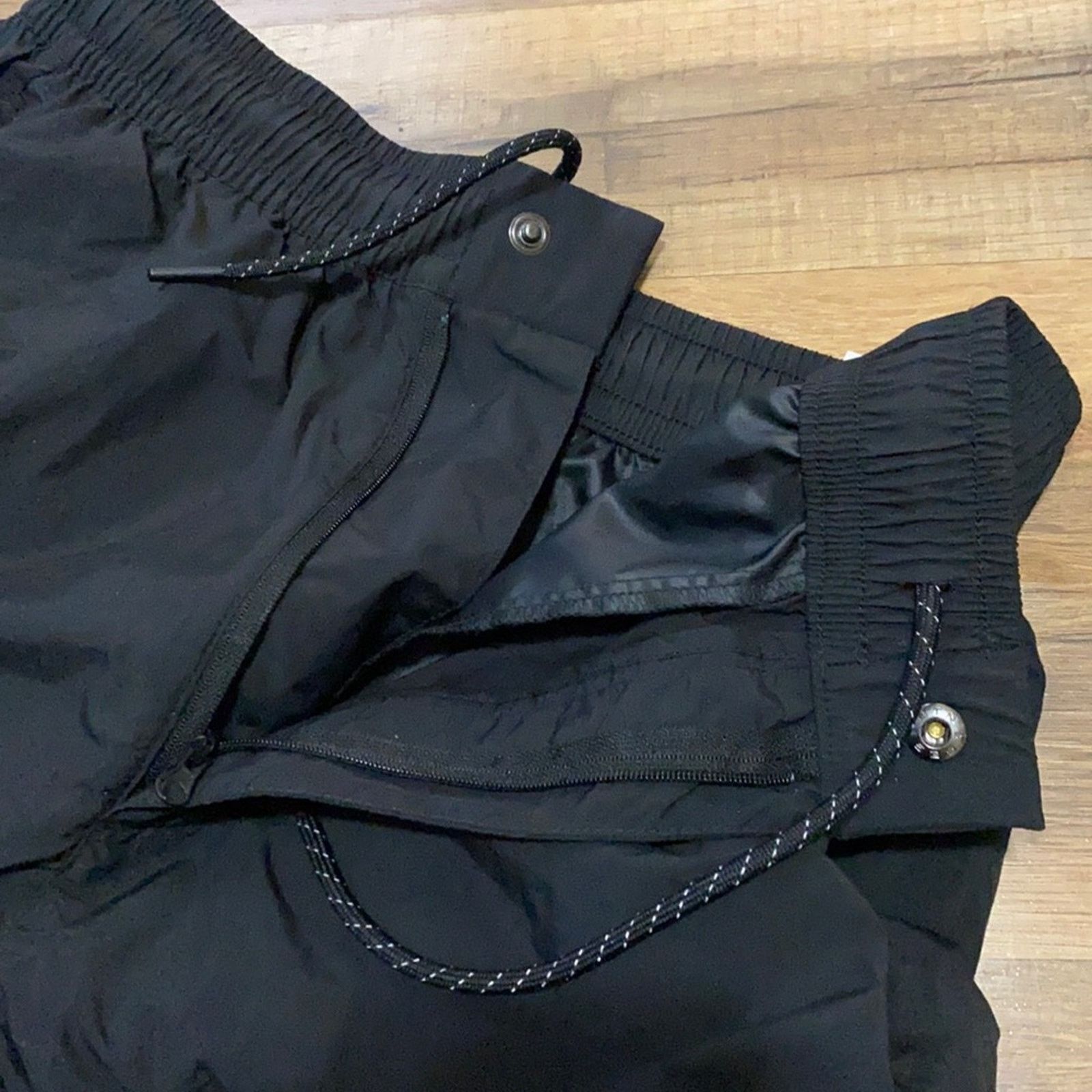 Nike Nike tech woven windbreaker cargo shorts Size US 30 / EU 46 - 7 Thumbnail