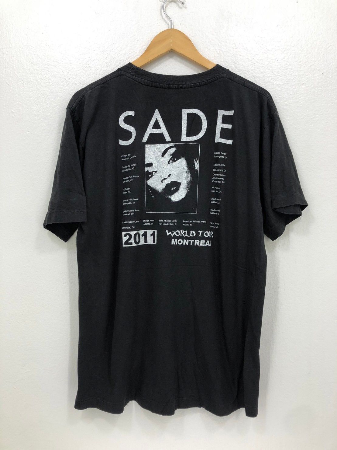 Vintage "RARE" SADE World Tour 2011 Montreal Single Stitch BN Size US L / EU 52-54 / 3 - 3 Thumbnail