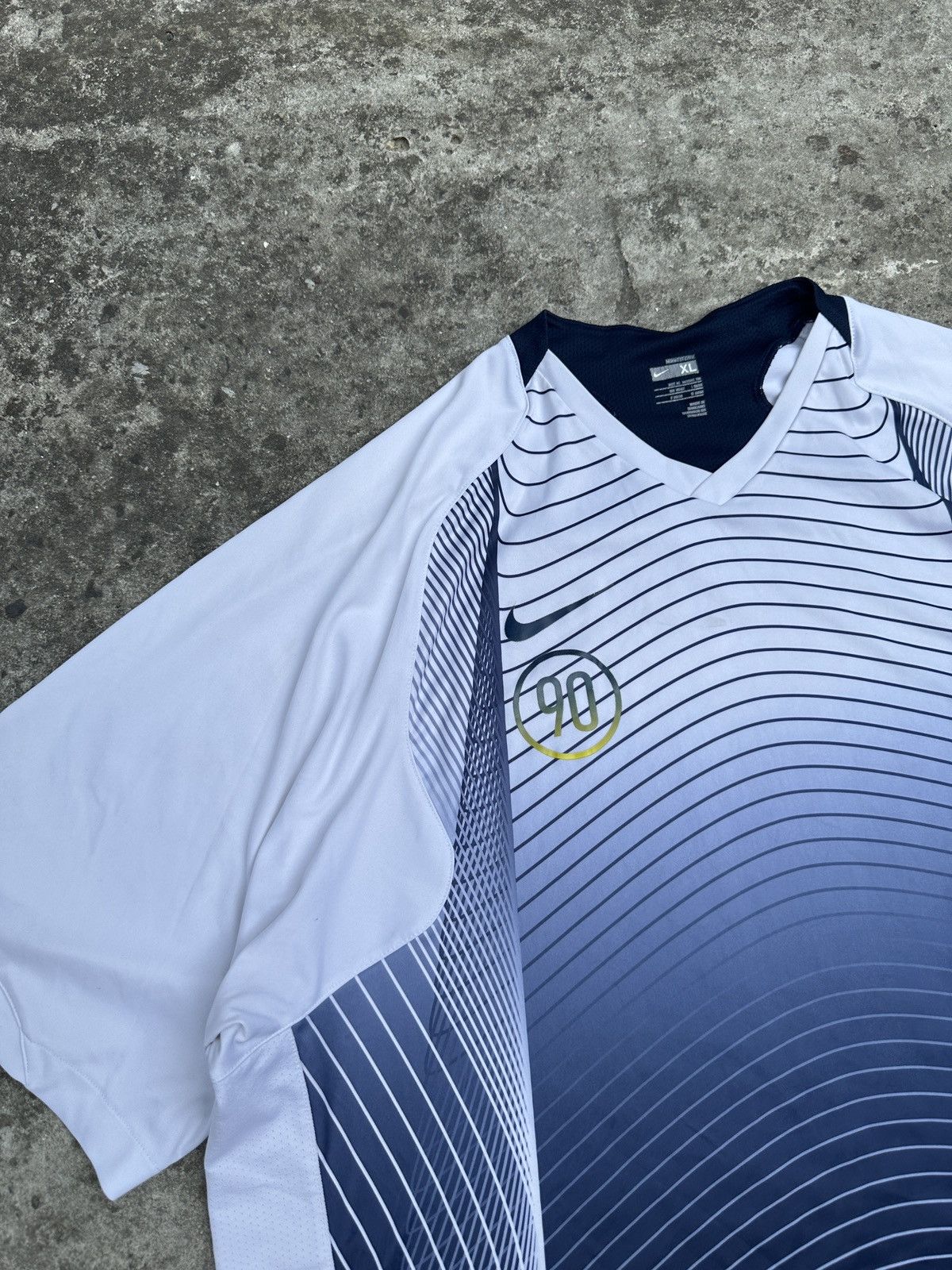 Nike Y2k vintage Total 90 Nike TN t-shirt Streetwear style rare Size US XL / EU 56 / 4 - 2 Thumbnail