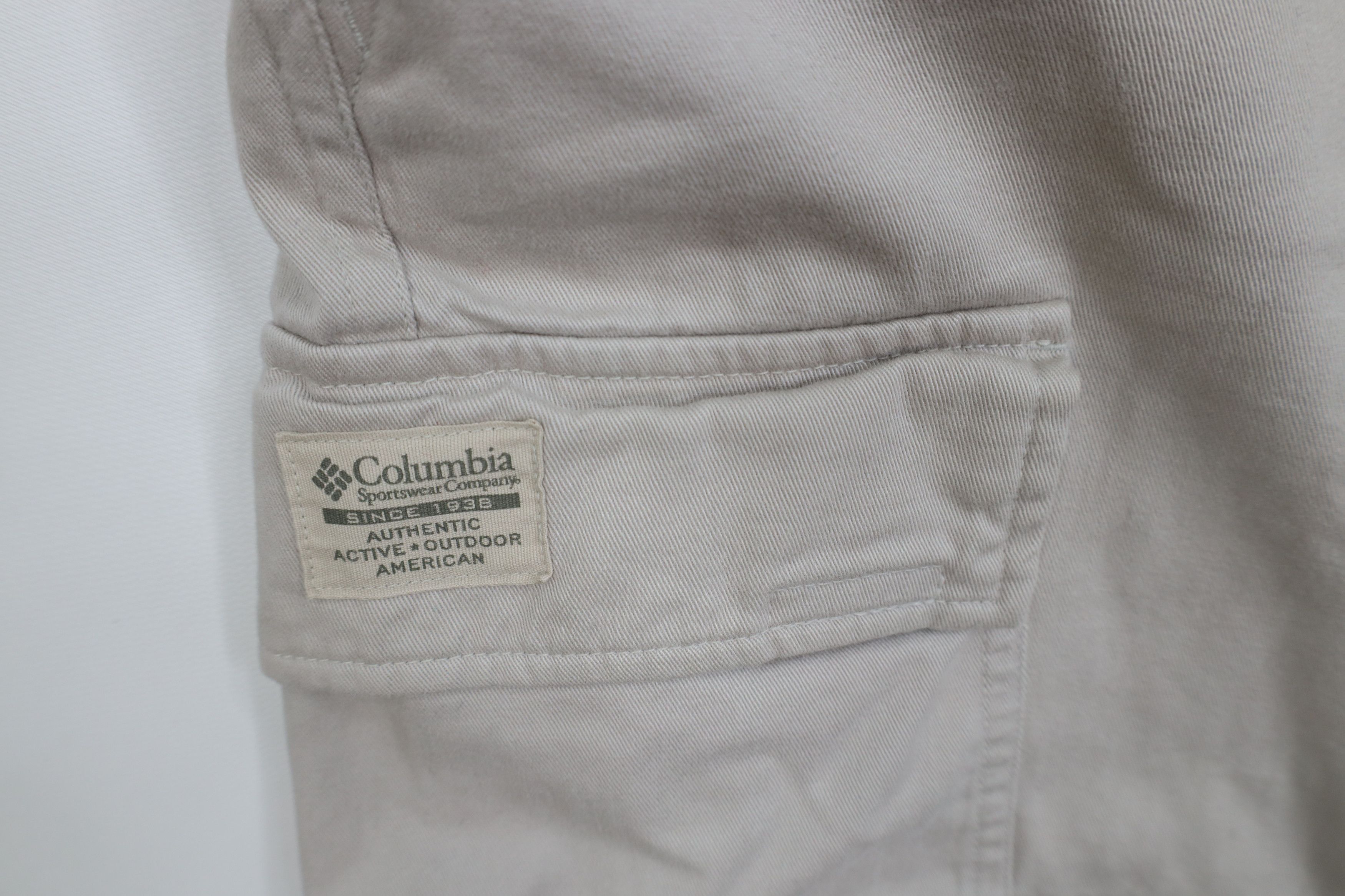 Columbia Vintage Columbia Spell Out Relaxed Cargo Shorts Beige Cotton Size US 38 / EU 54 - 5 Thumbnail