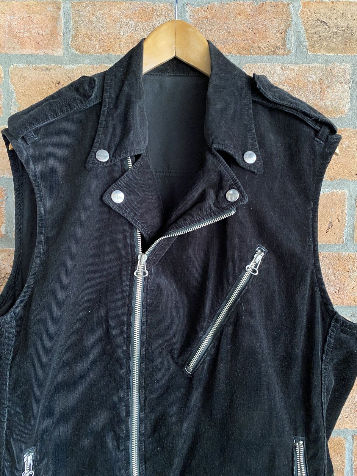 American Rag American ragcie Black Corduroy Cool Vest Size US L / EU 52-54 / 3 - 11 Thumbnail