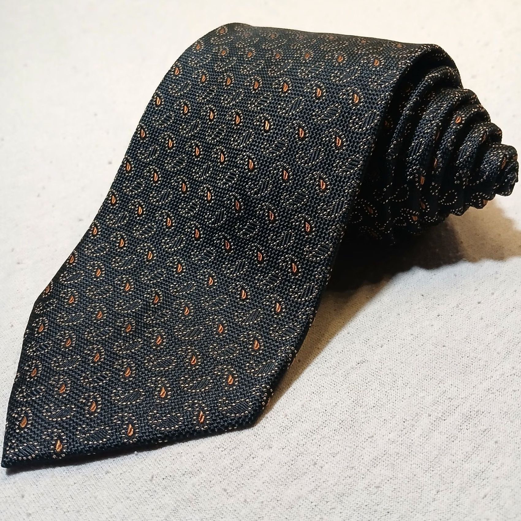 Jos. A. Bank Jos. A. Bank Executive Collection Silk Necktie Black Geometric Pattern Tie Mens Classic 57"-60" Silk Size ONE SIZE - 2 Thumbnail