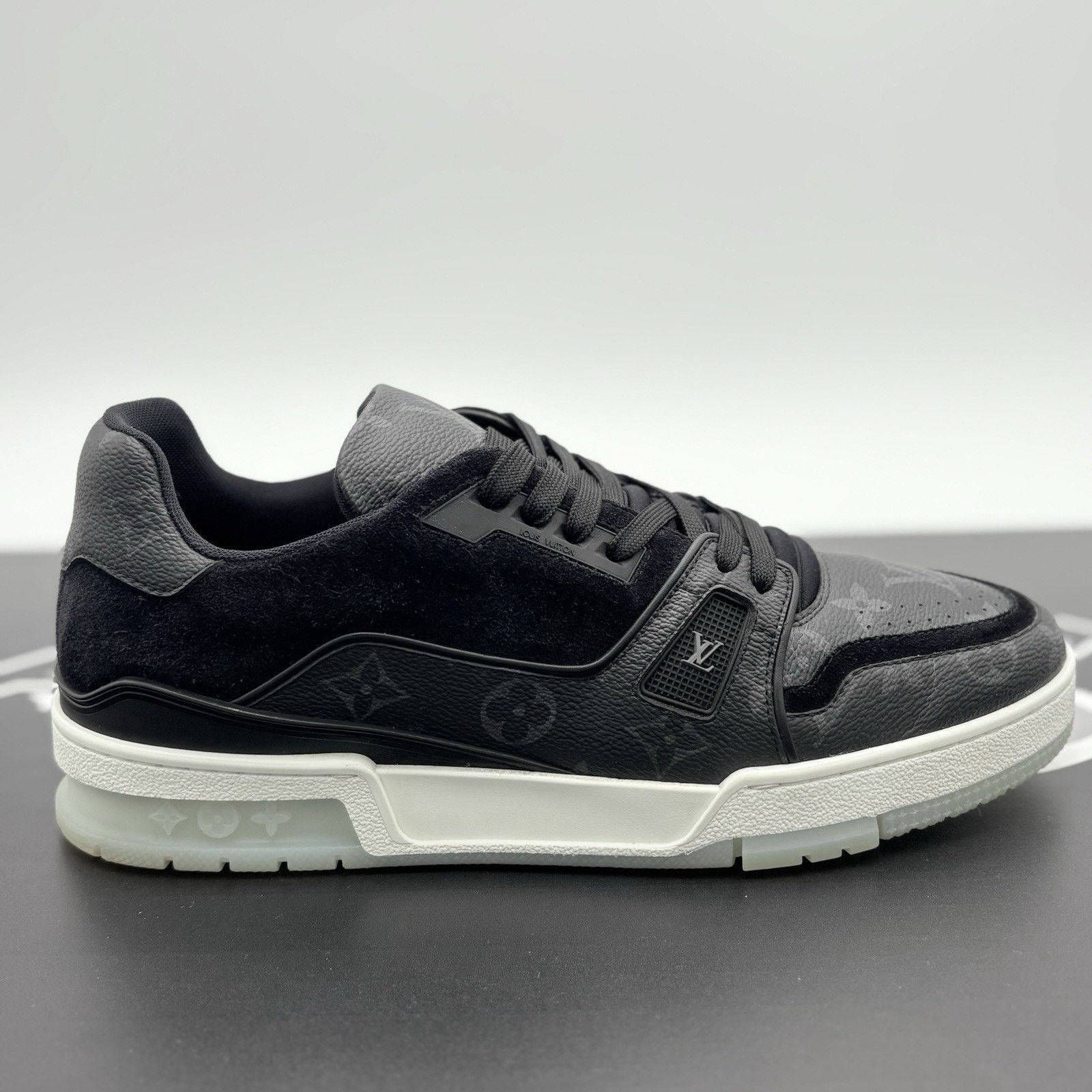 Louis Vuitton (US 9-9.5) - Louis Vuitton Trainer ' Black ' | SUPER CLEAN! Size US 9.5 / EU 42-43 - 2 Thumbnail