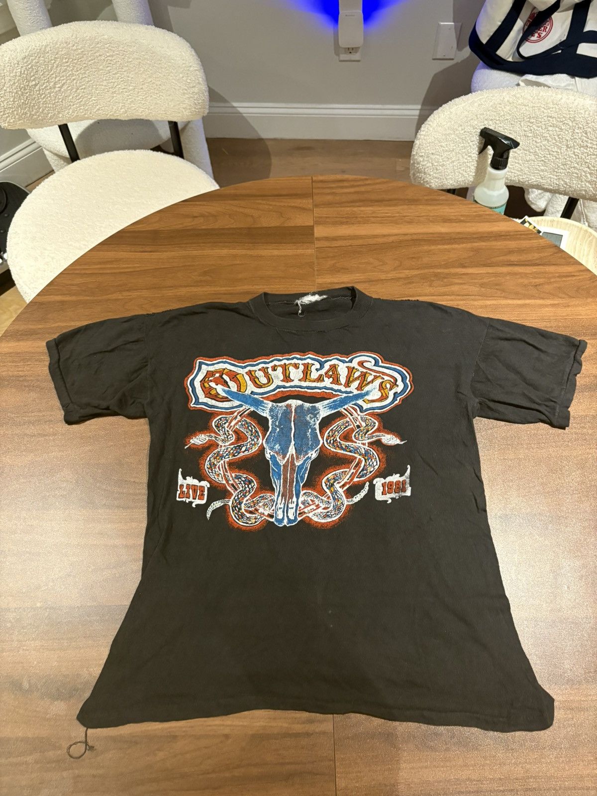 Band Tees 1981 outlaws band tee size small Size US S / EU 44-46 / 1 - 1 Thumbnail