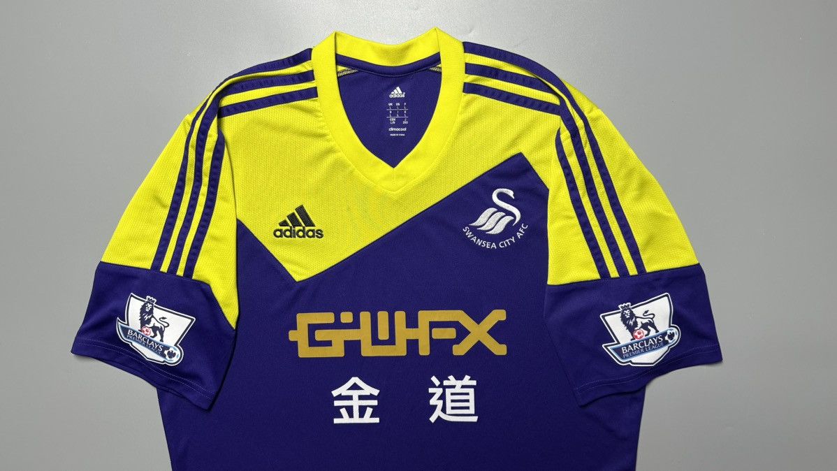 Vintage SWANSEA ADIDAS 2013/2014 FOOTBALL AWAY JERSEY #9 MICHU Size US L / EU 52-54 / 3 - 3 Thumbnail