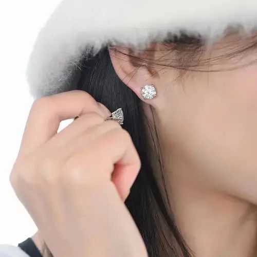 Jewelry × Sterling Silver 925 silver moissanite 2 carat four-prong earrings Size ONE SIZE - 1 Thumbnail