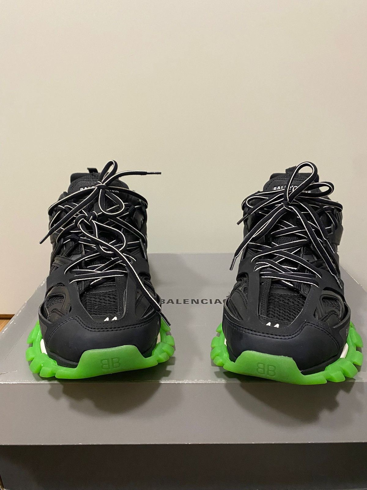 靴 BALENCIAGA TRACK GROW IN THE DARK Balenciaga Track White Glow In The Dark Sneakers Womens SZ 8